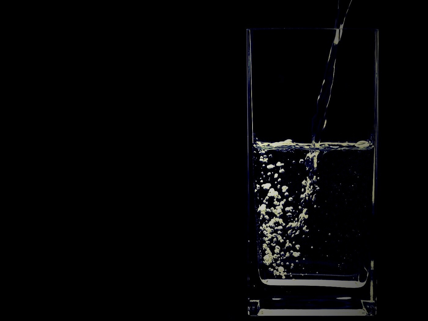 Вода в стакане обои