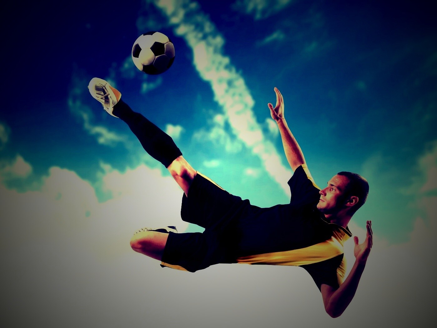 Удар по мячу обои