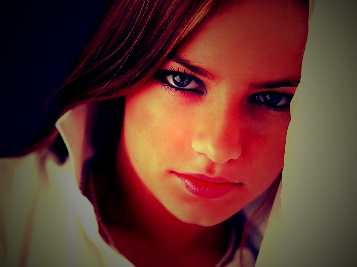 Красивая молодая девушка обои