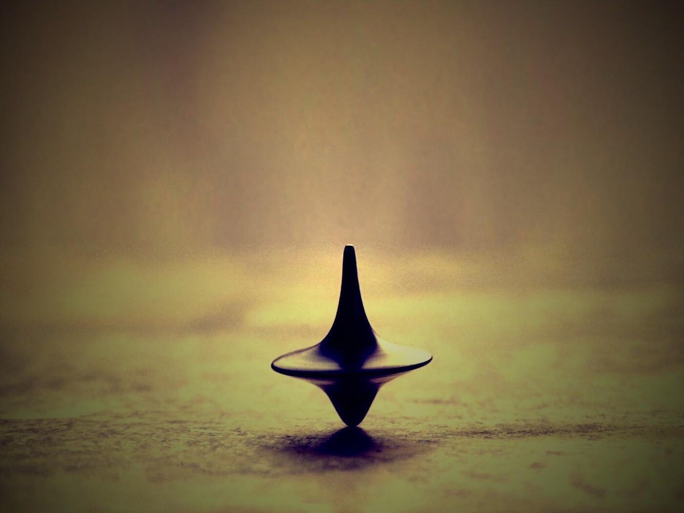 Волчок обои