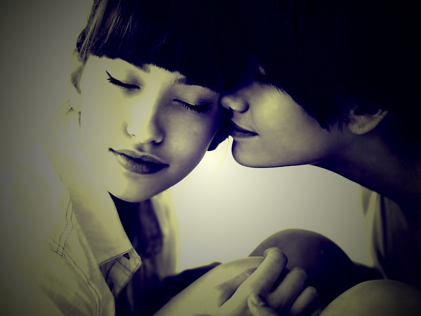 Две очень красивые девушки обои