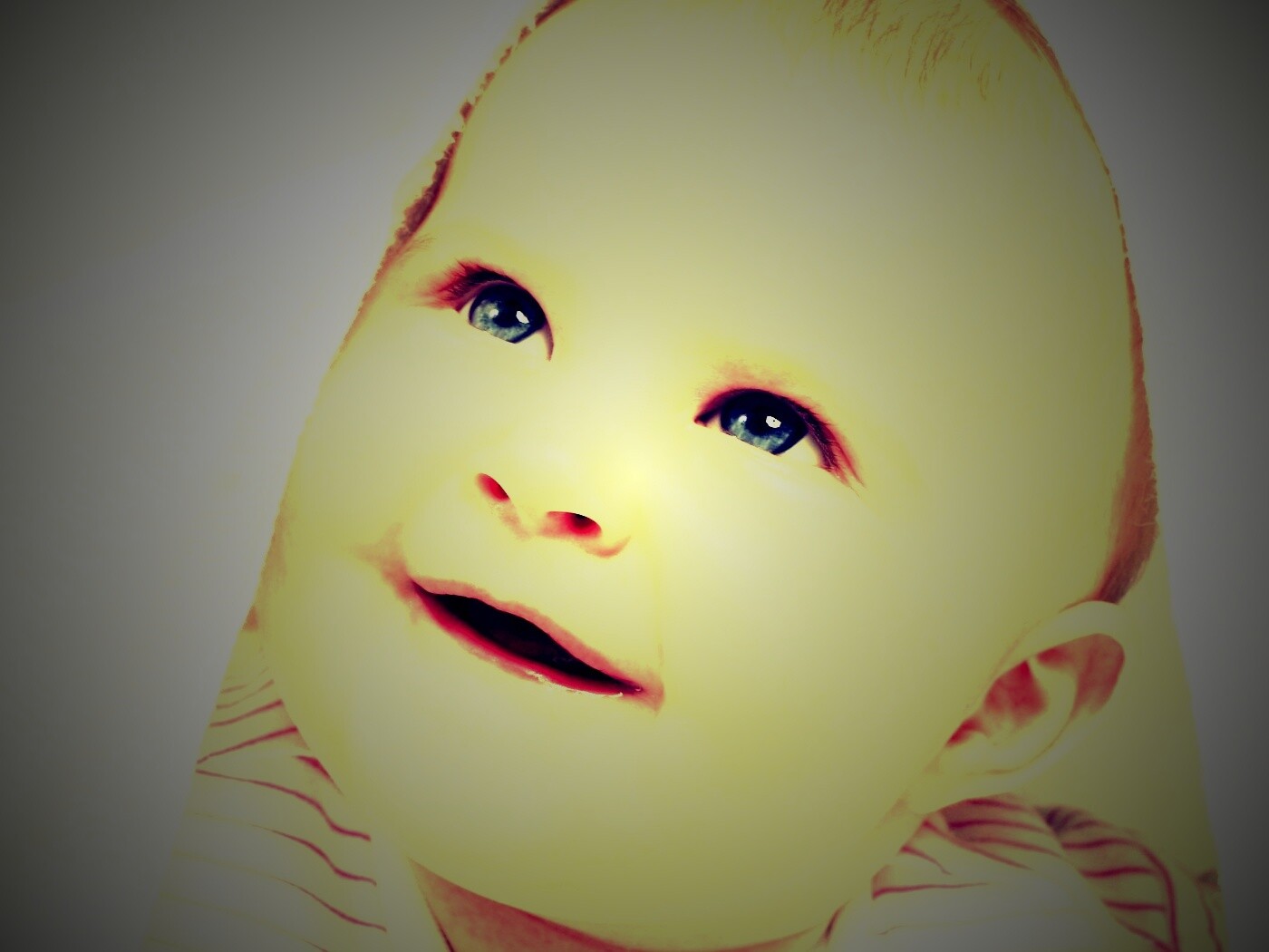 Малыш под полотенцем обои