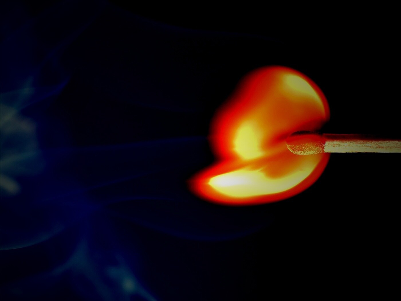 Горящая спичка обои