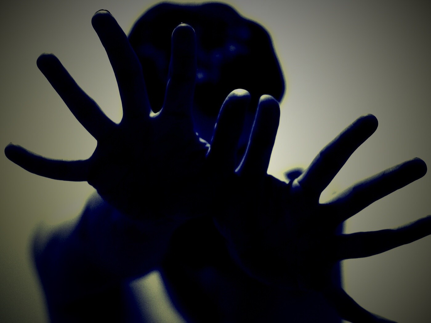 Руки тянутся к тебе обои