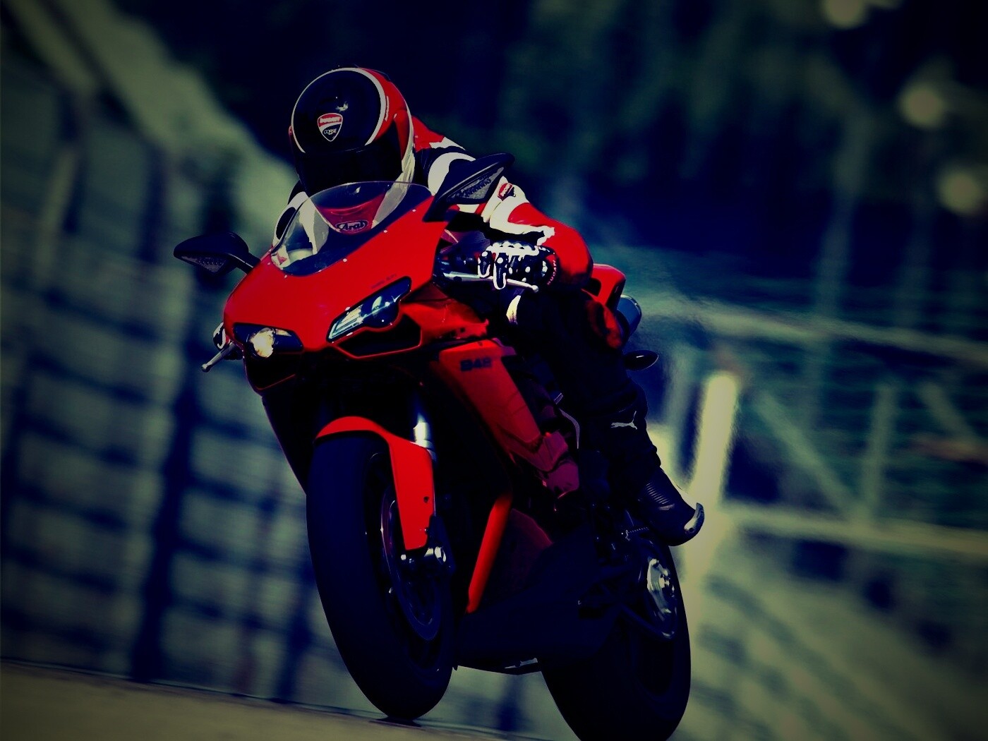 Мотоциклист на Дукати 848 обои