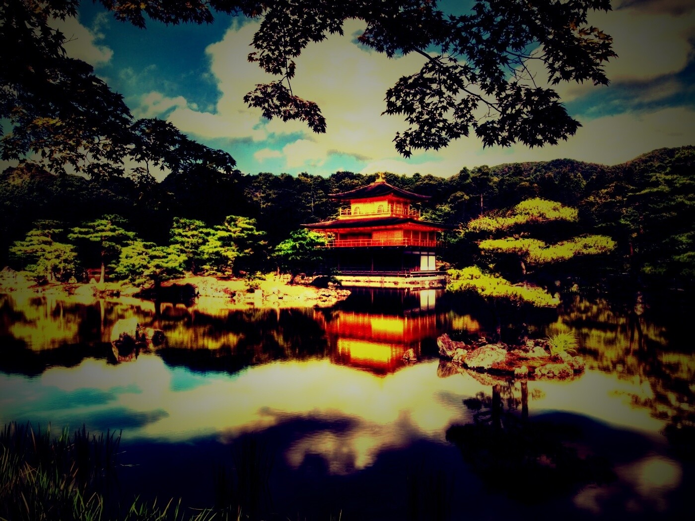 Японский домик на берегу озера обои