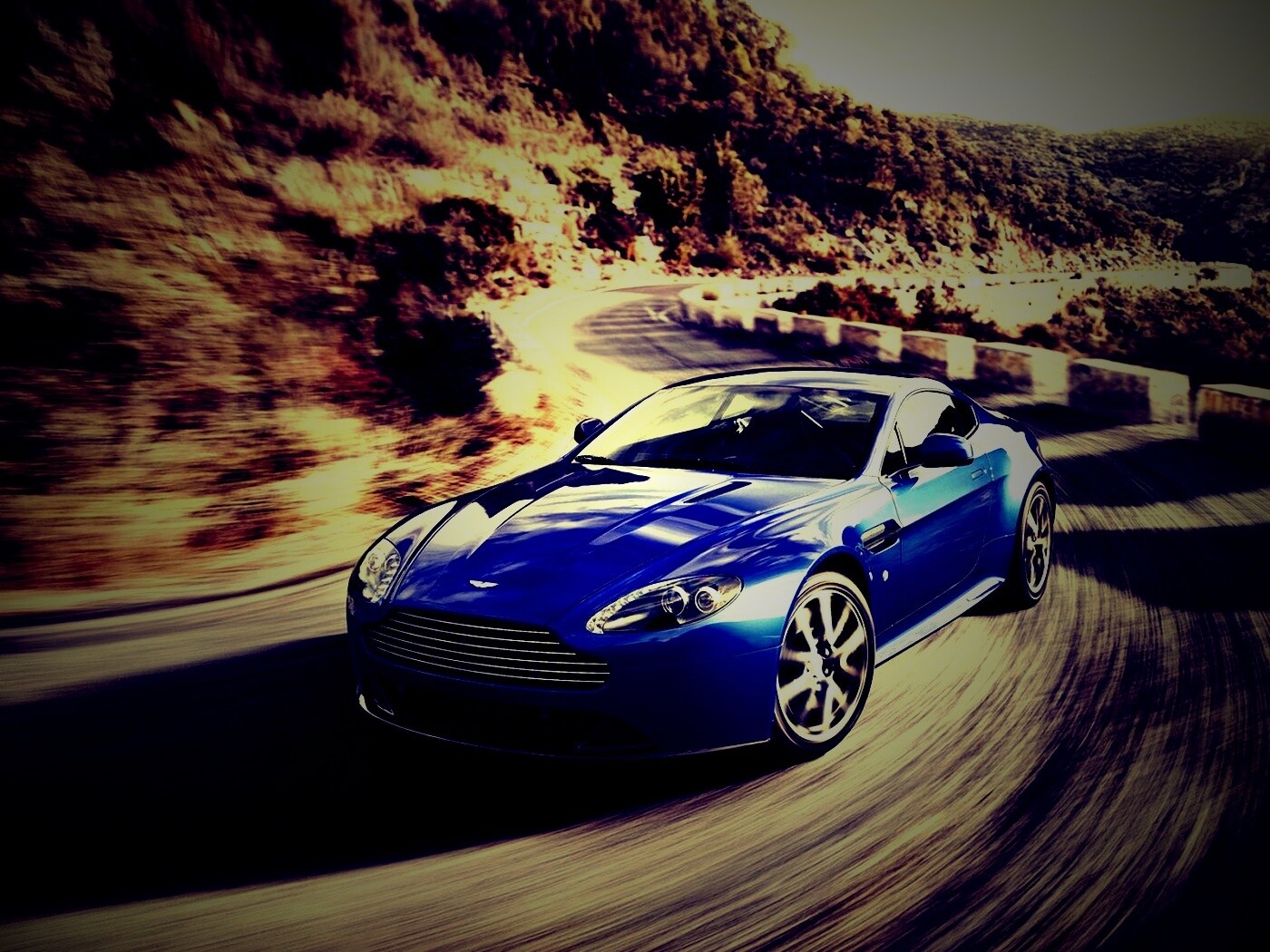 Синий Aston Martin обои