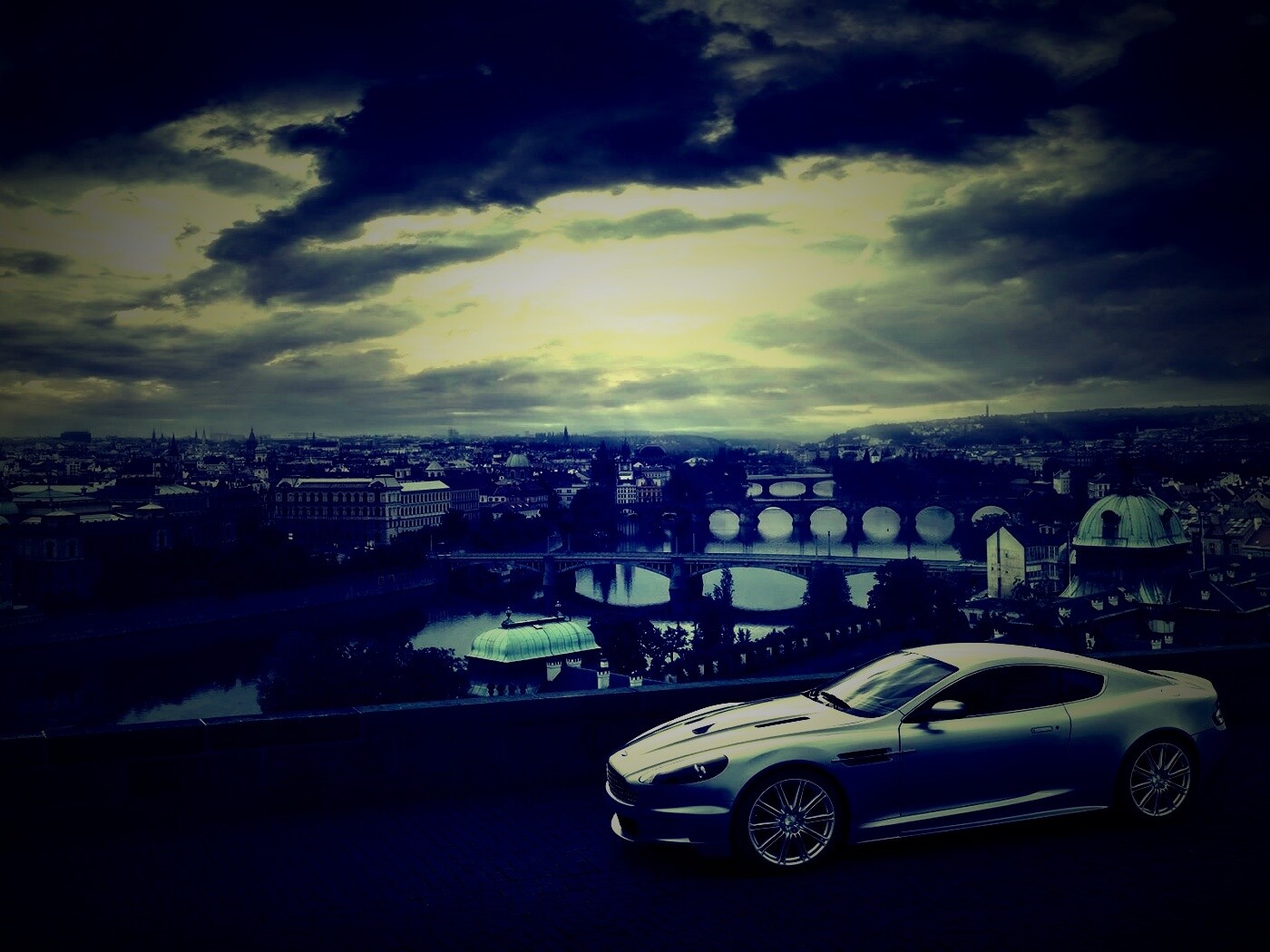 Aston Martin в городе обои