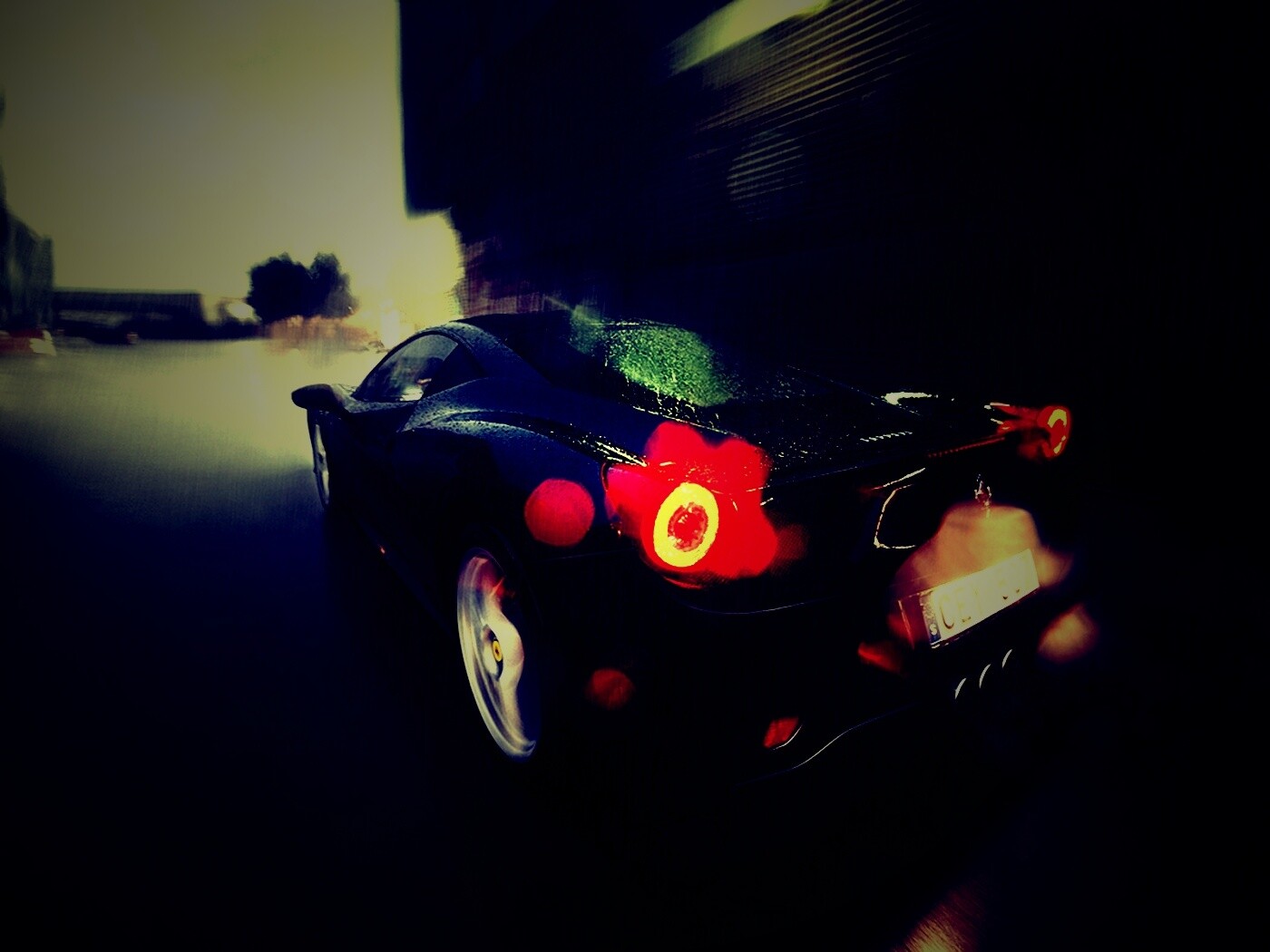 Ferrari под дождем обои