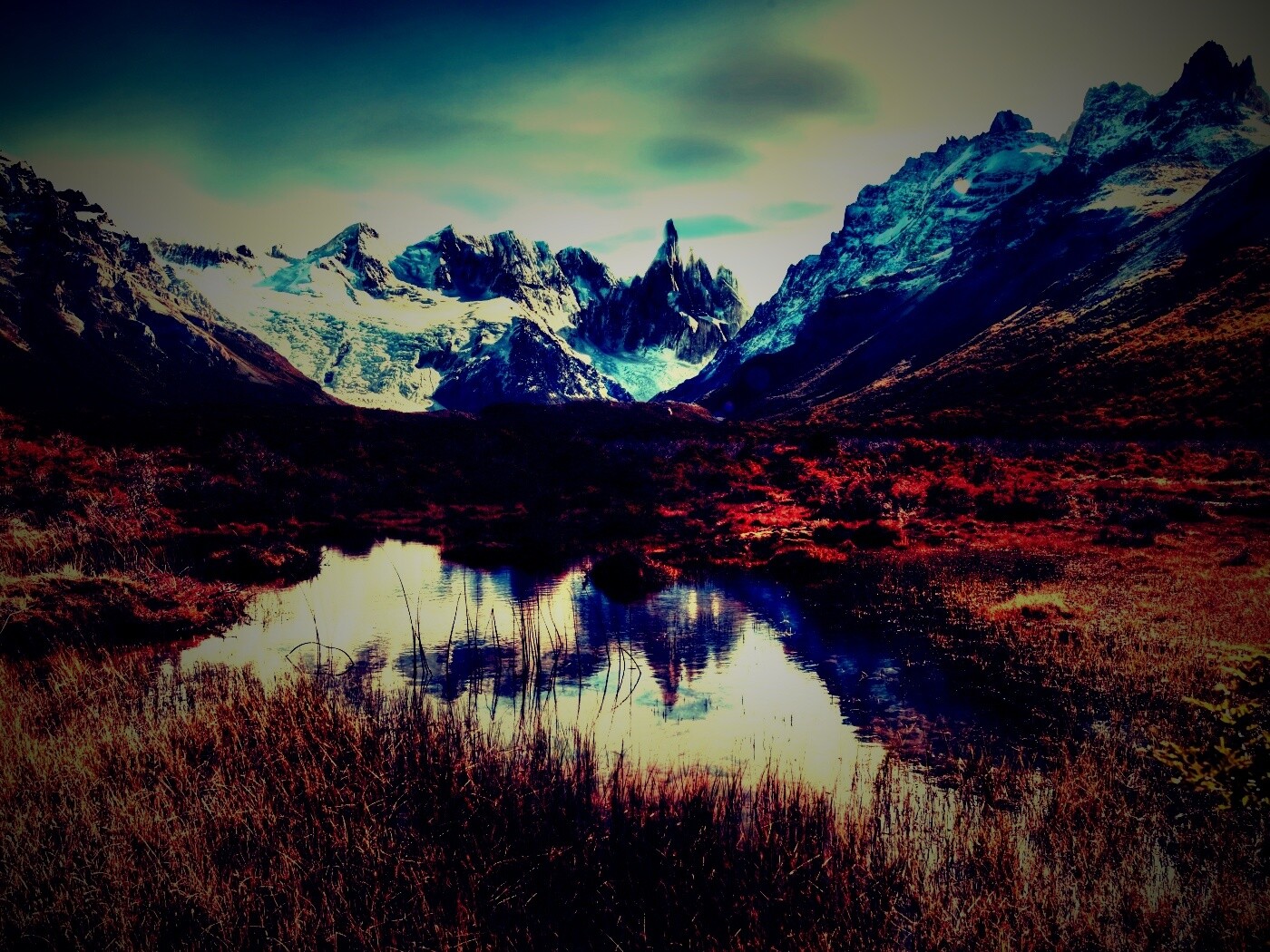 Болота на фоне гор обои