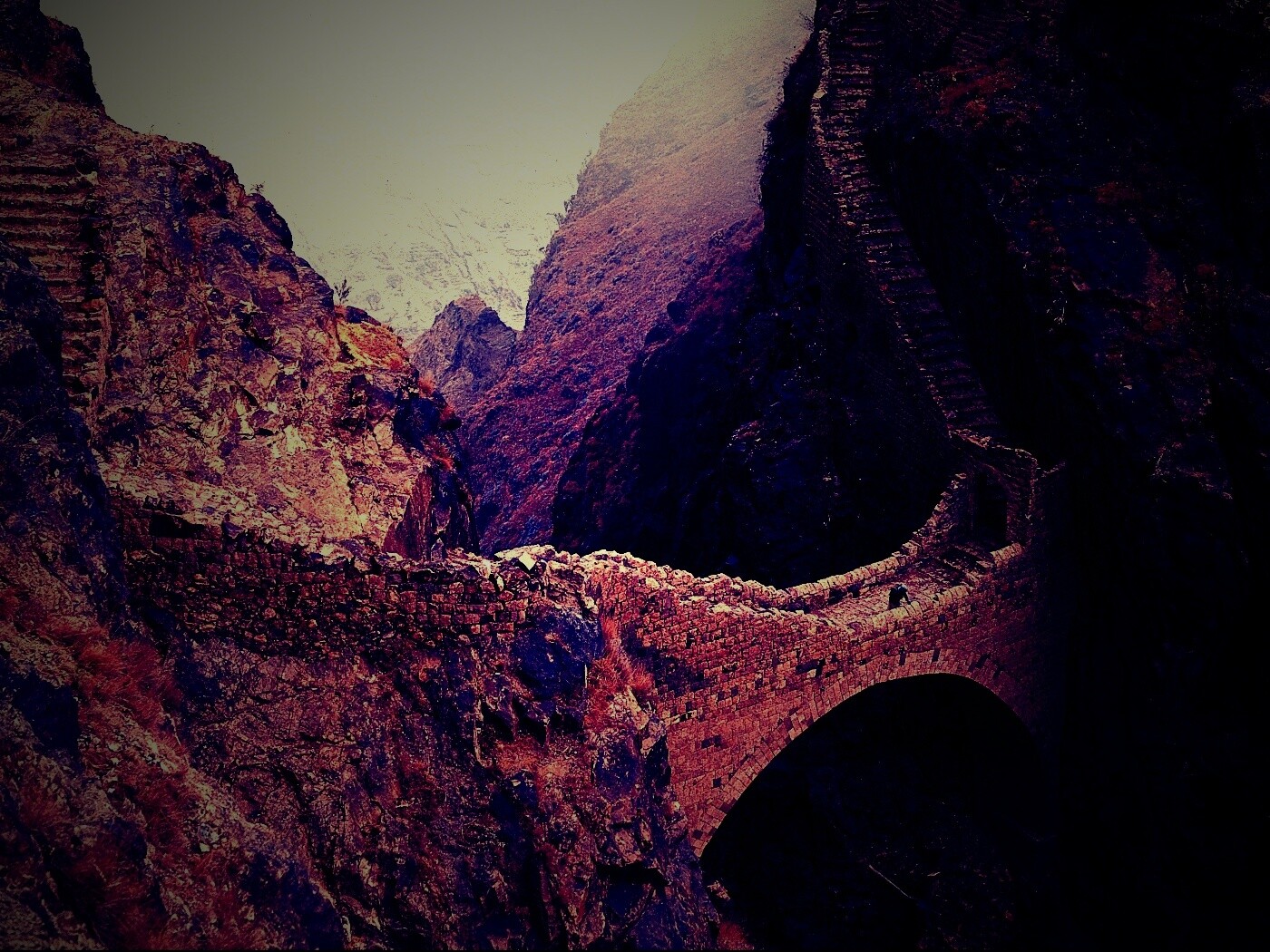 Путь в скалах обои