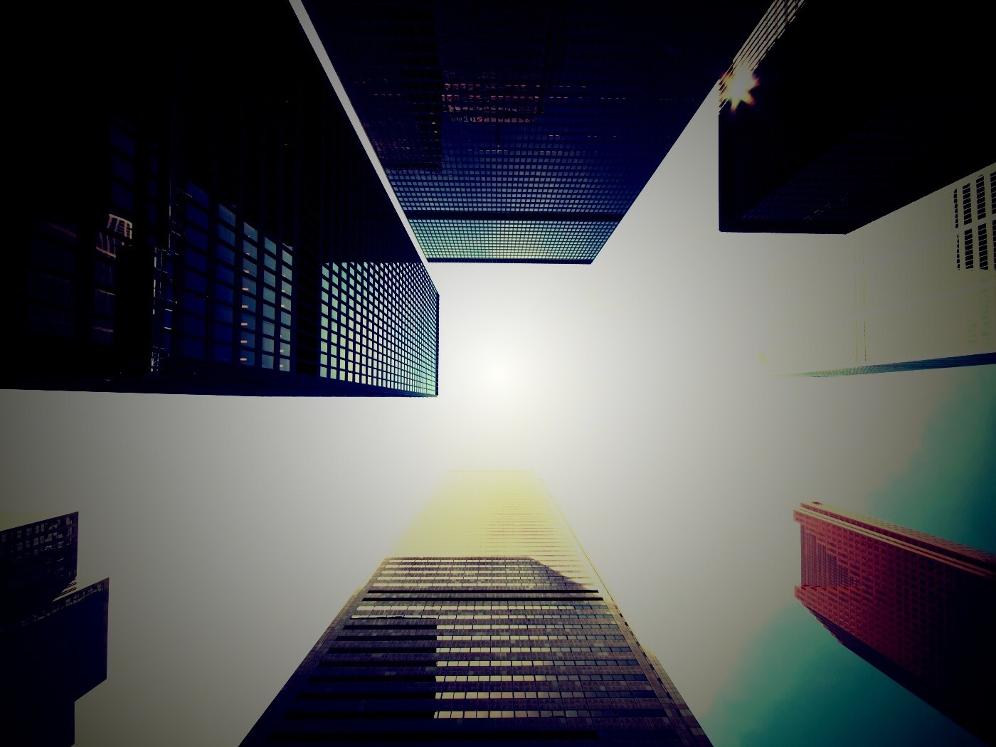 Небоскребы уходящие в облака обои