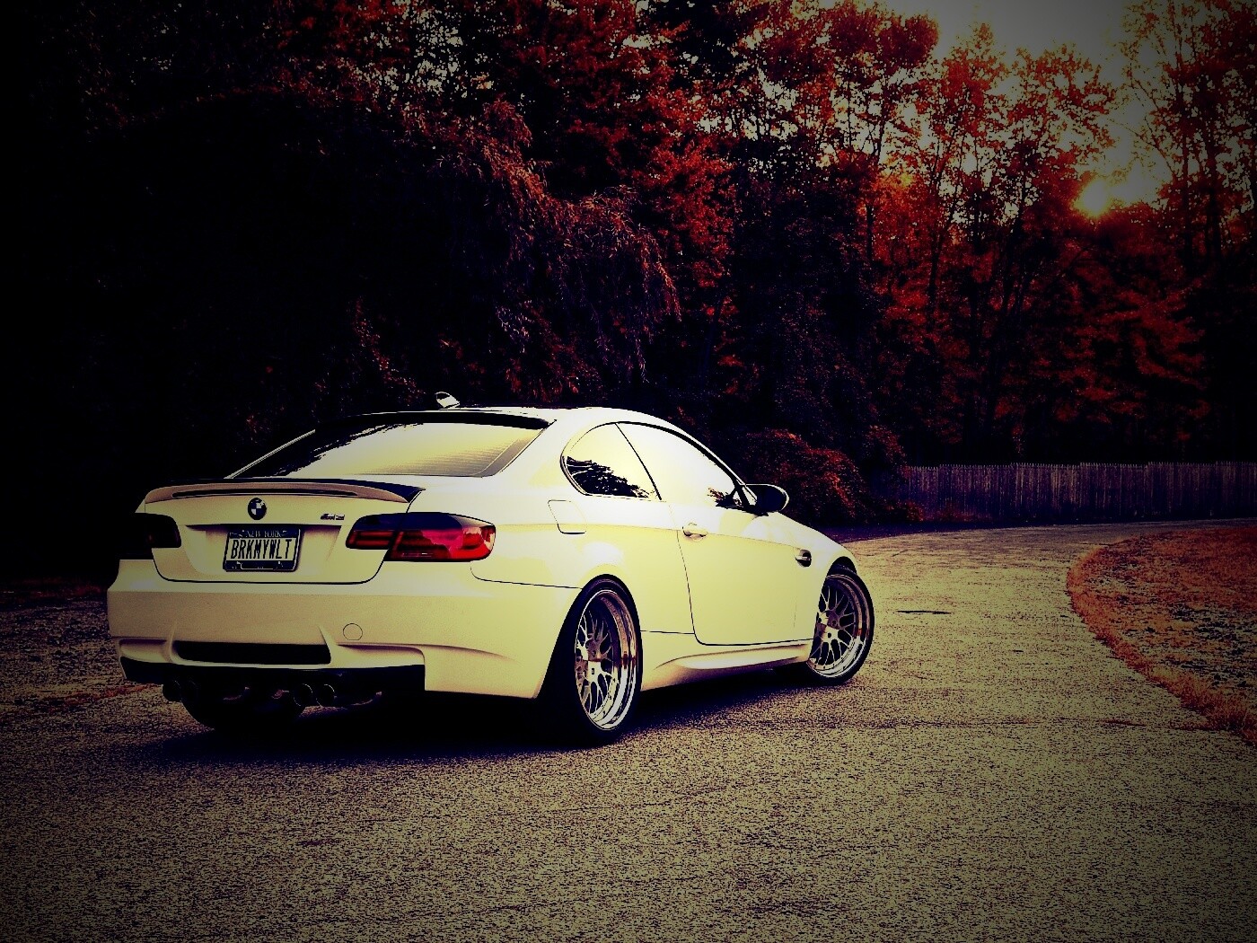 Белый BMW M3 обои