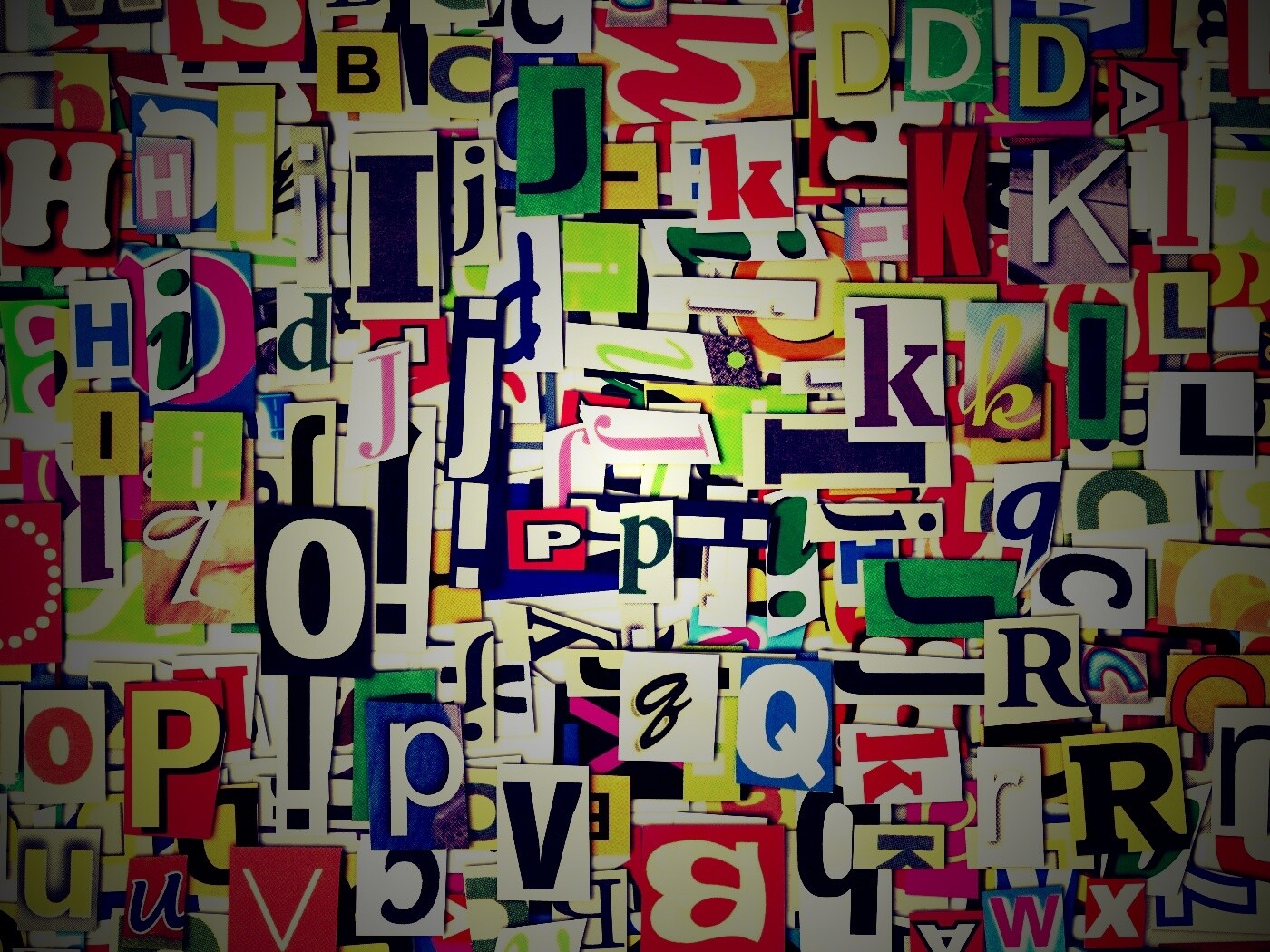 Буквы вырезанные из журналов обои