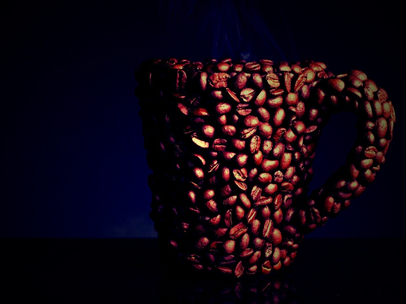 Кружка из кофейных зерен обои