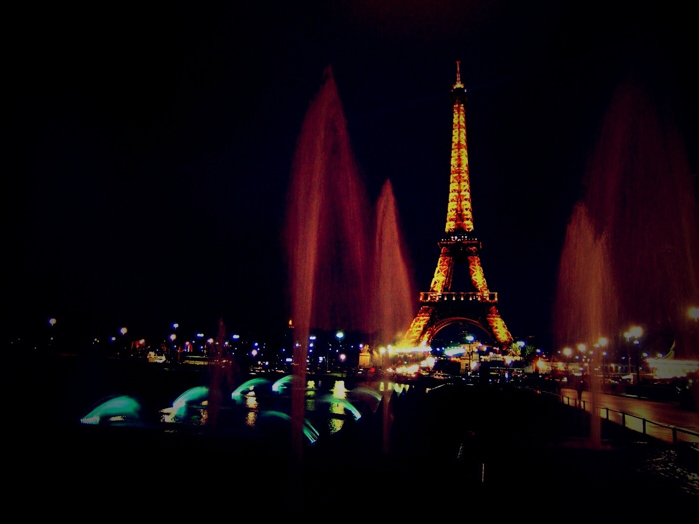 Фонтаны напротив башни Эйфеля обои