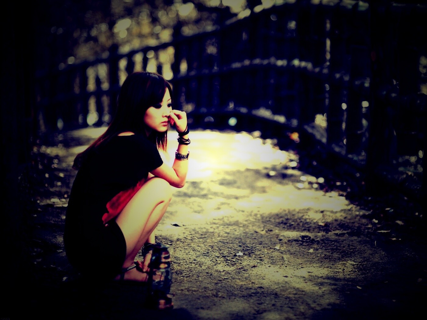 Грустная японская девушка обои