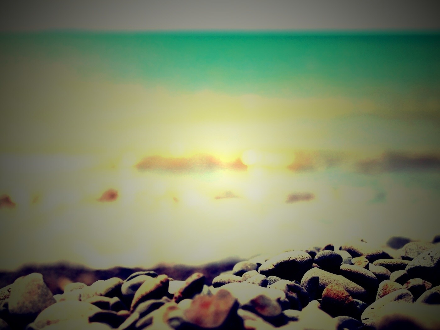 Пляж из гальки обои