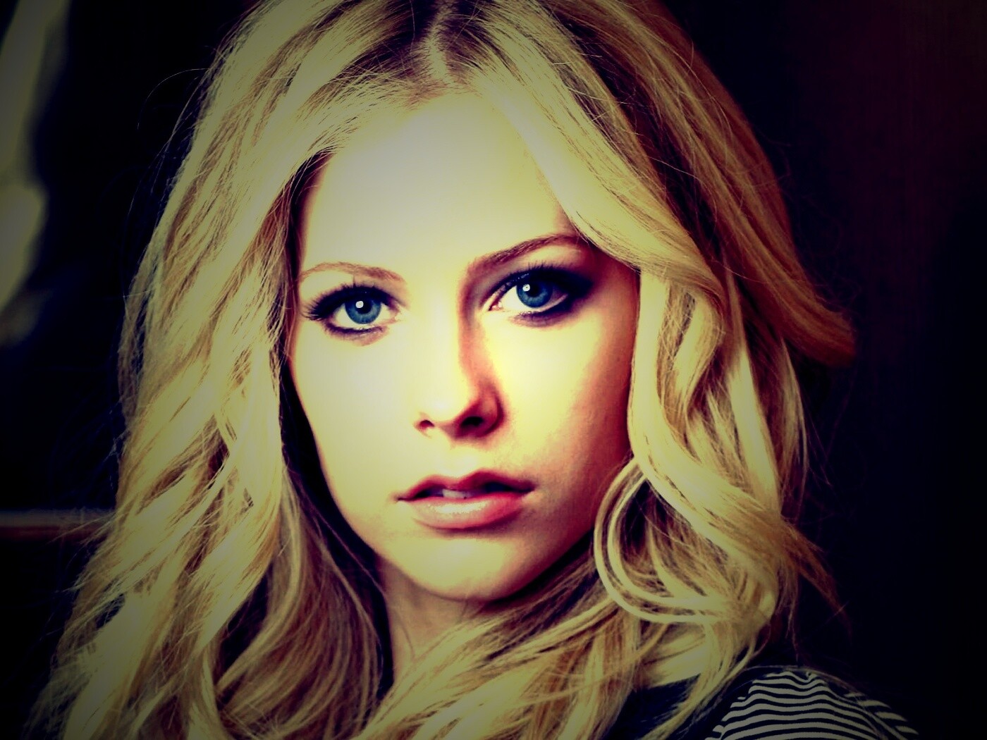 Блондинка Аврил Лавин обои