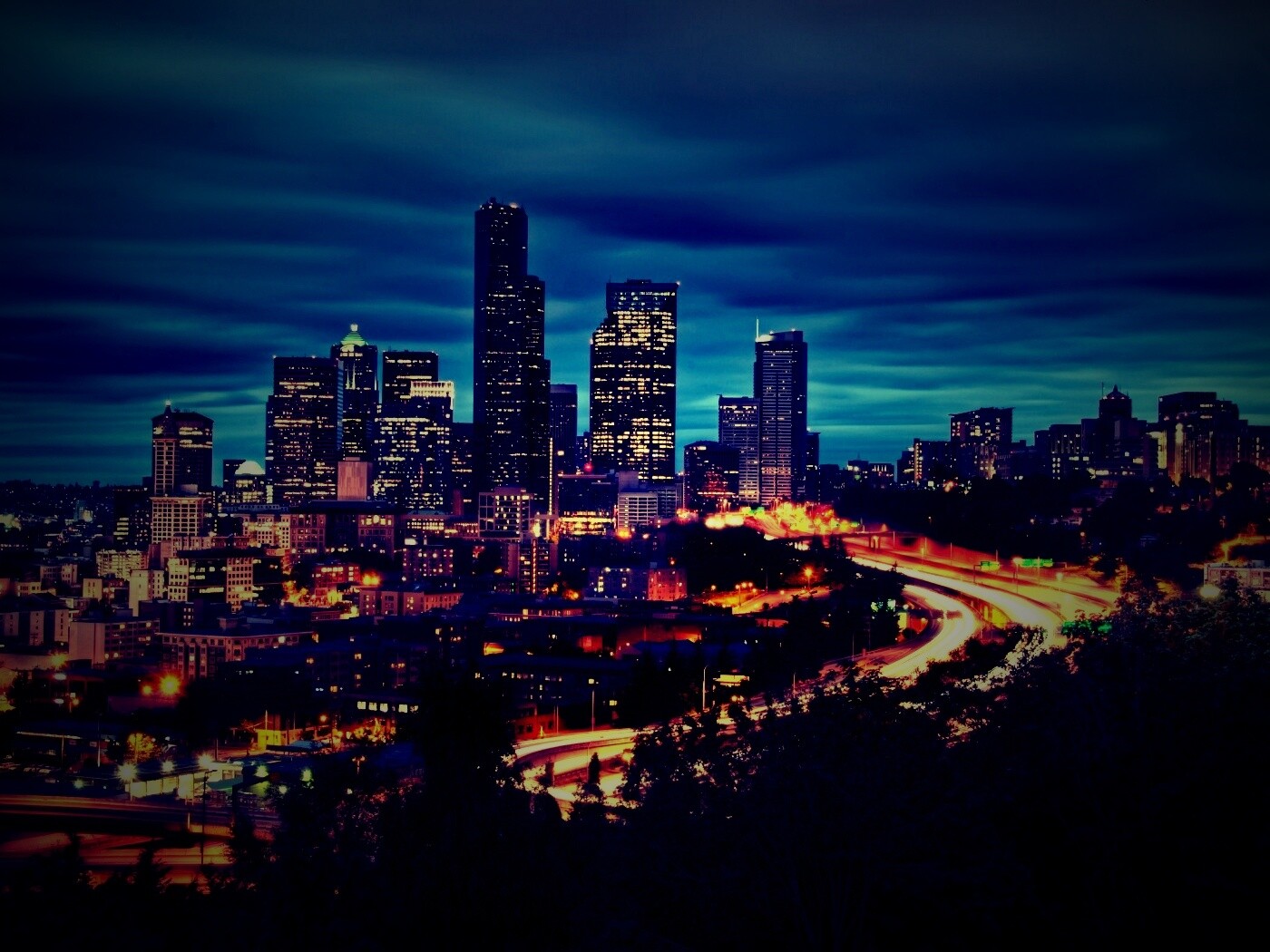 Город вдали обои