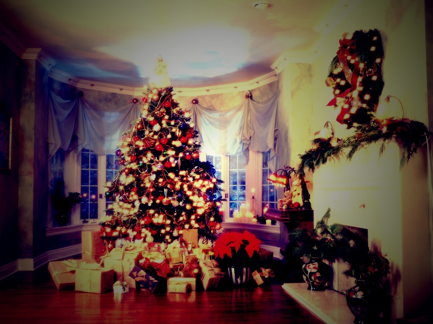 Подарки под ёлкой обои