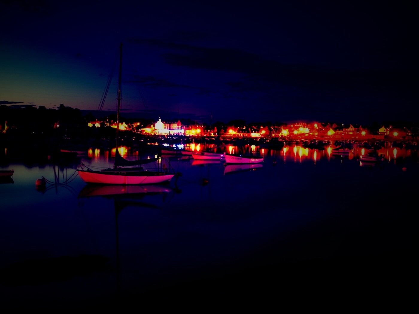 Лодки на вечерней воде обои