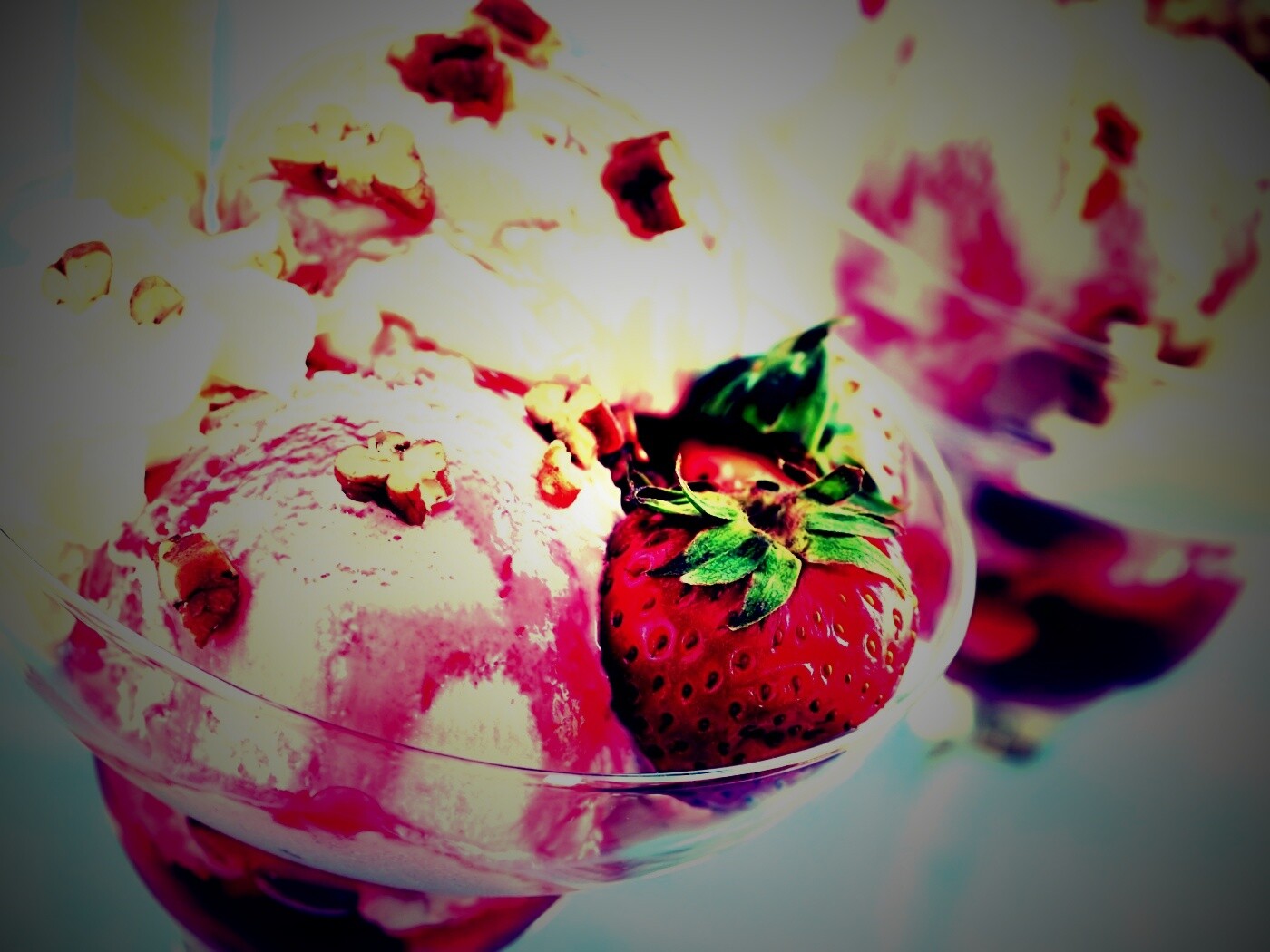 Клубничное мороженное обои