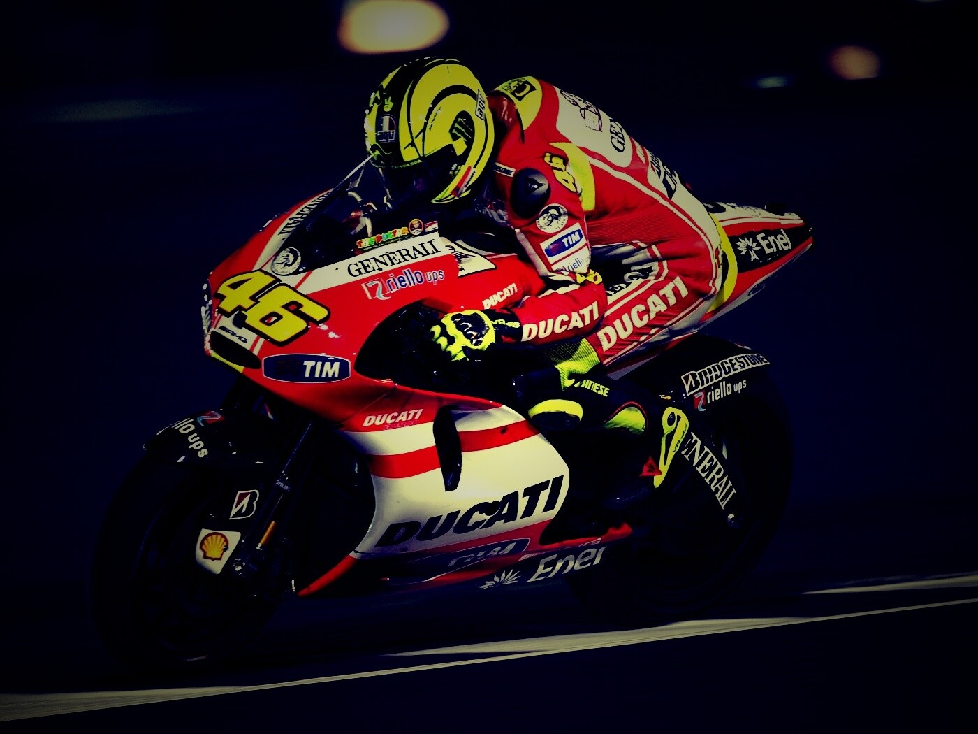 Мотоциклист на треке обои