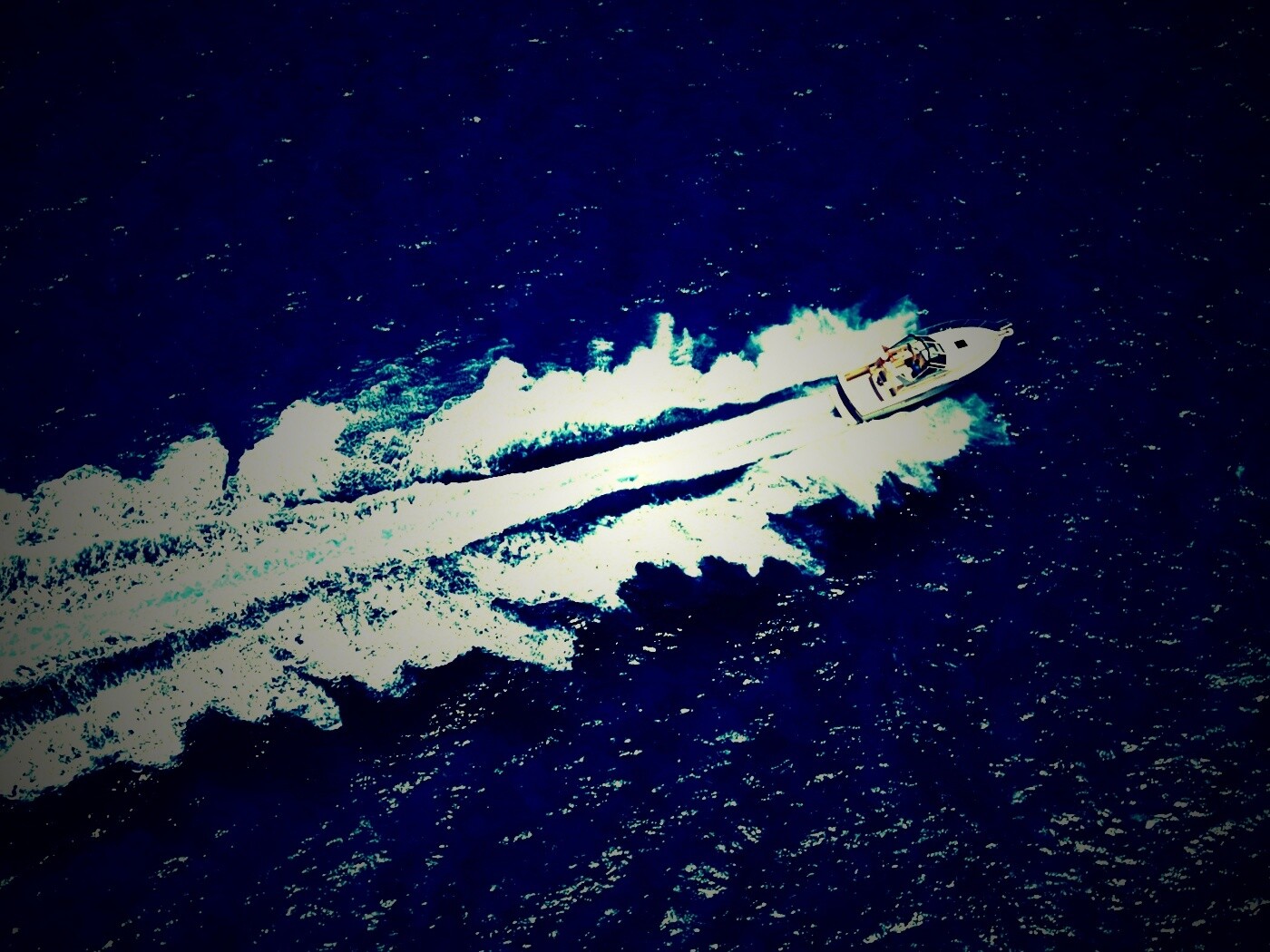 Вид на катер обои