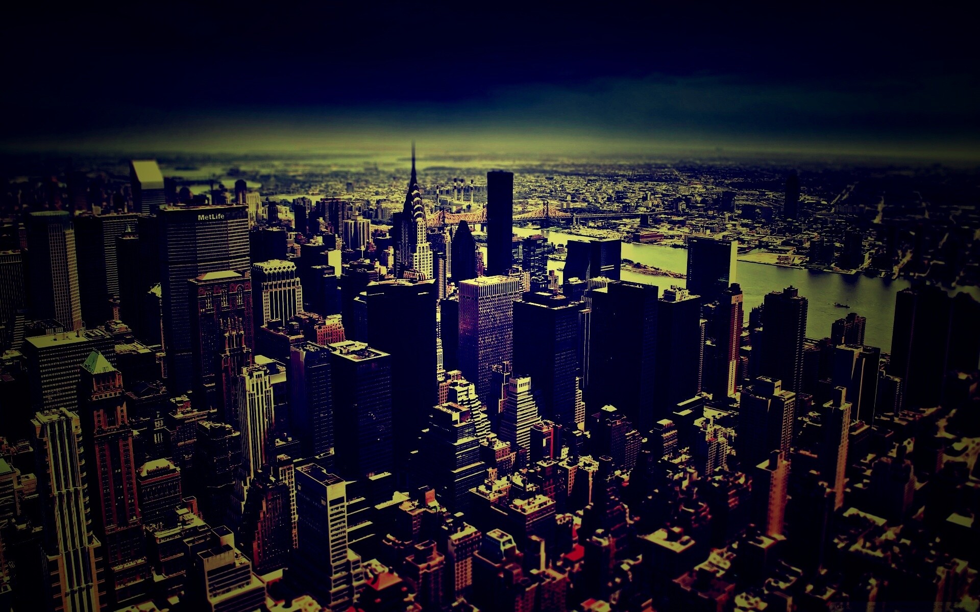 Темное небо над городом обои