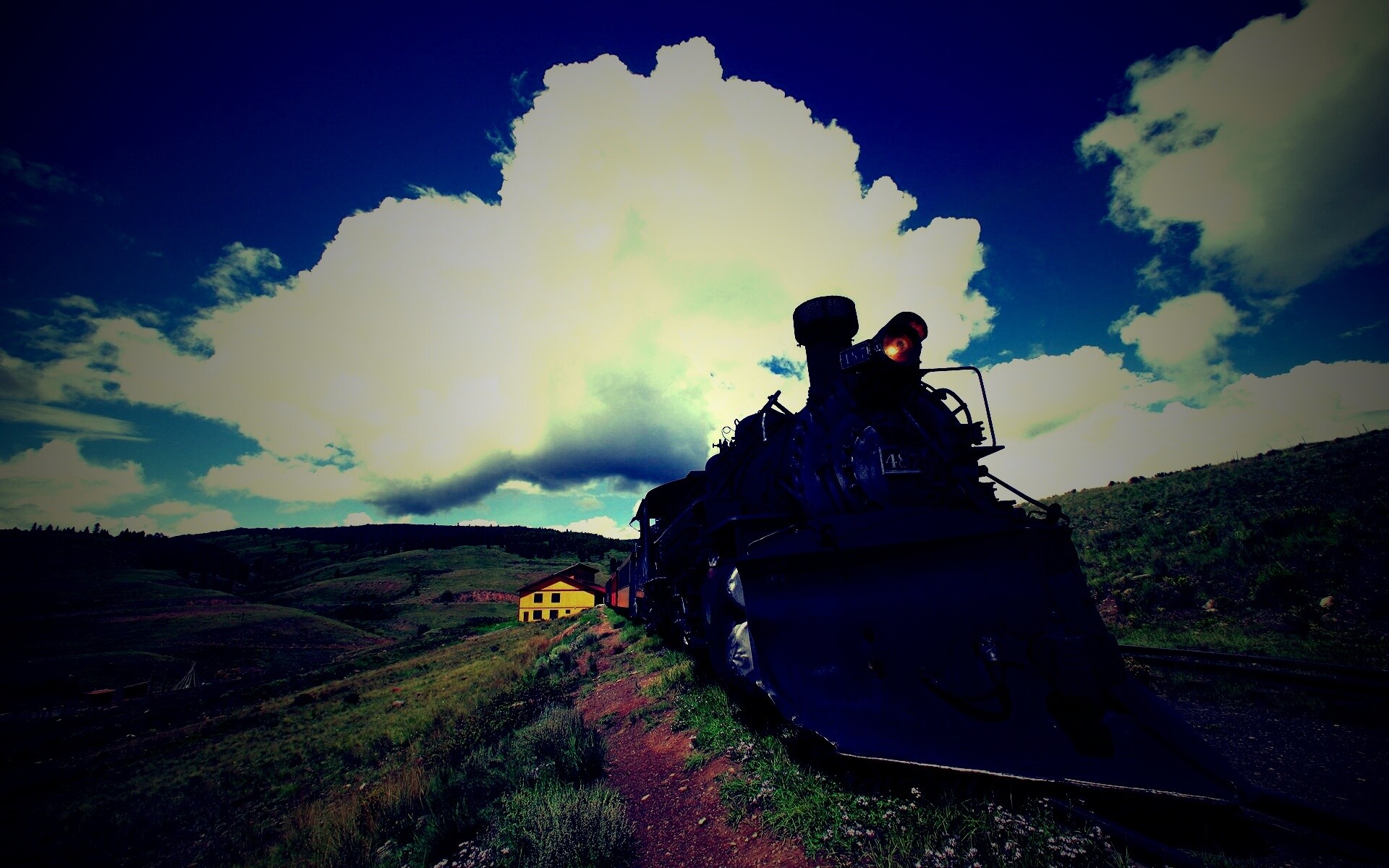 Паровоз на деревенской станции обои