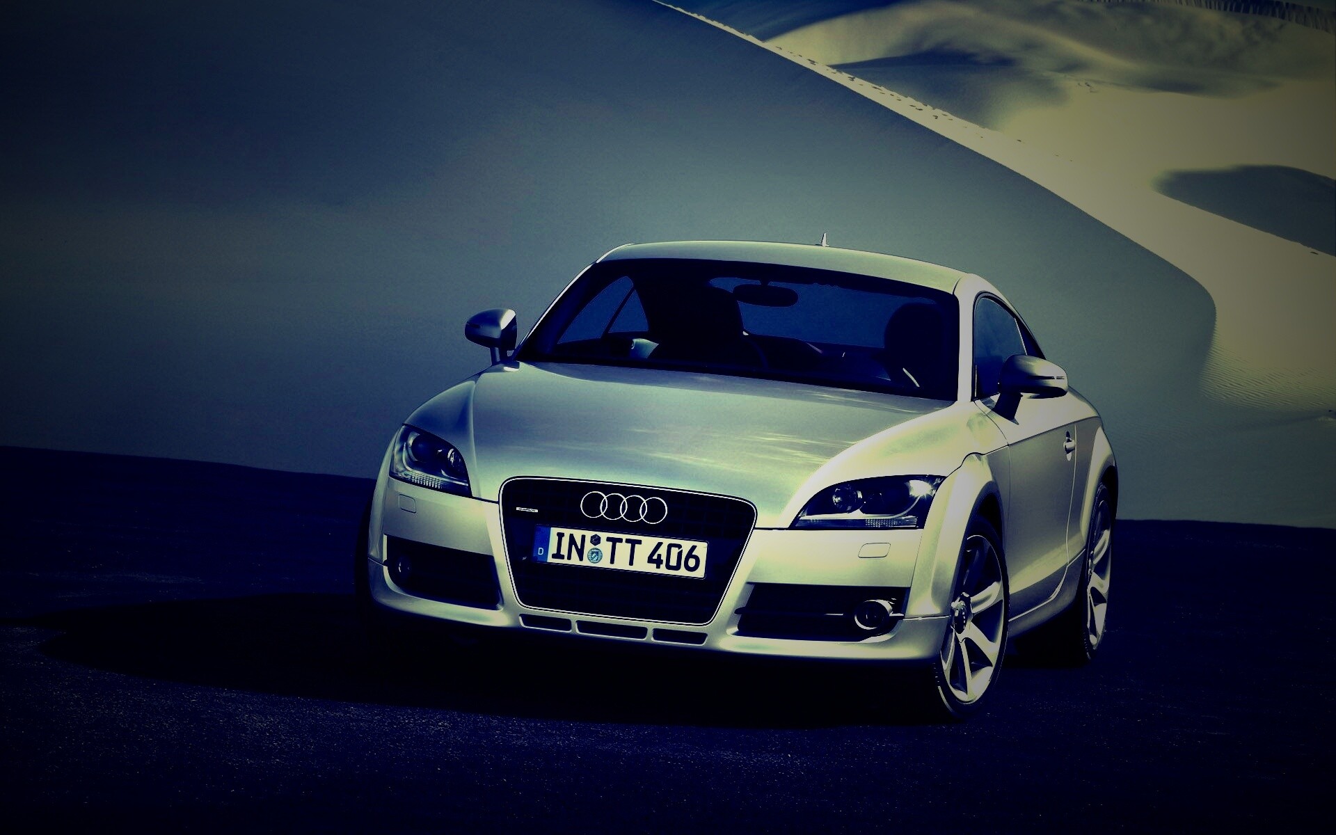 Audi TT на фоне снега обои