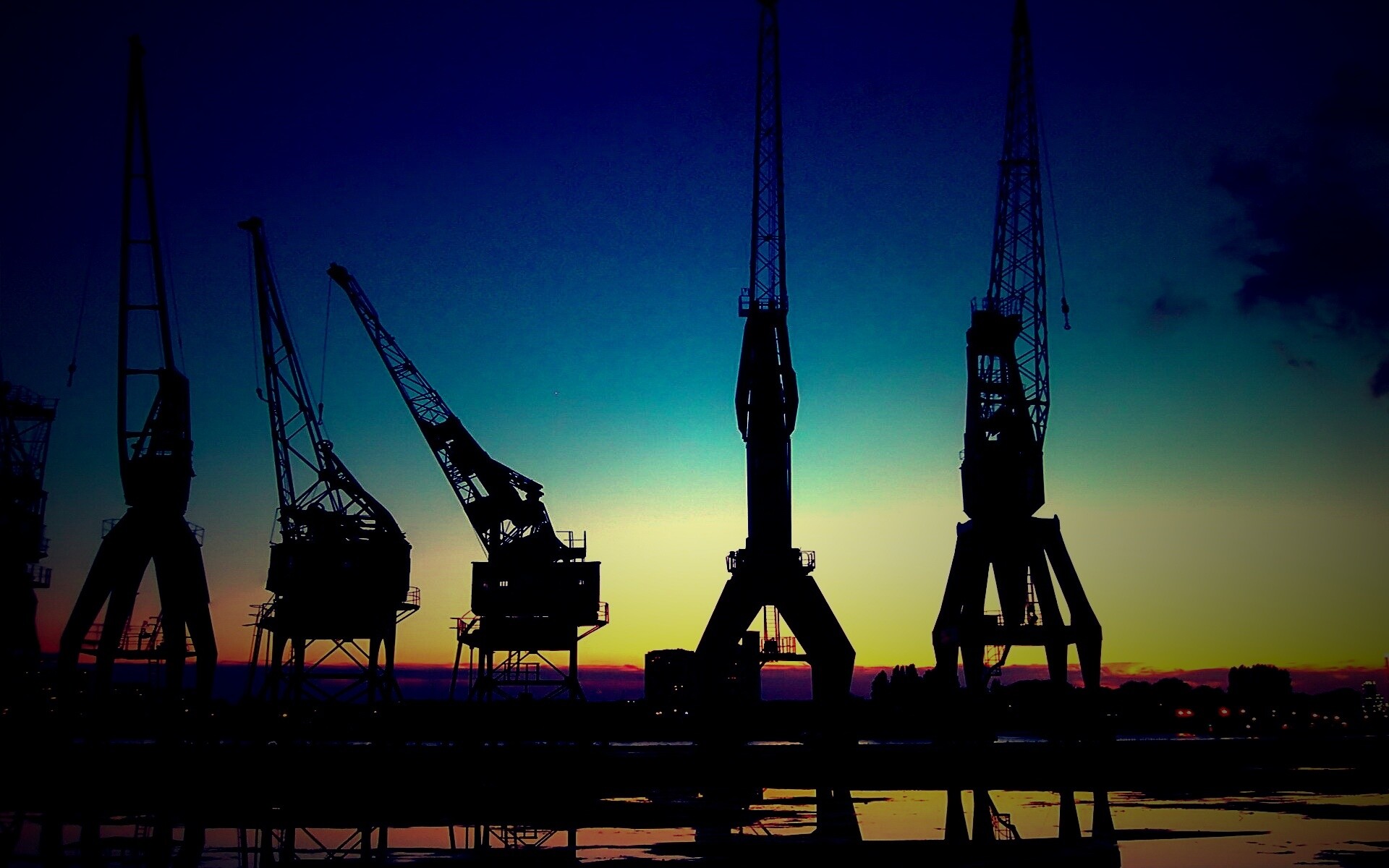 Силуэты портовых кранов обои