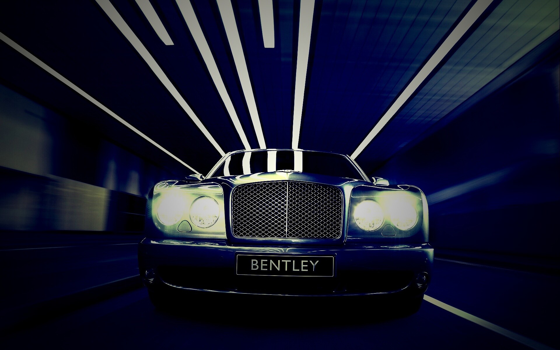 Бентли в тоннеле обои