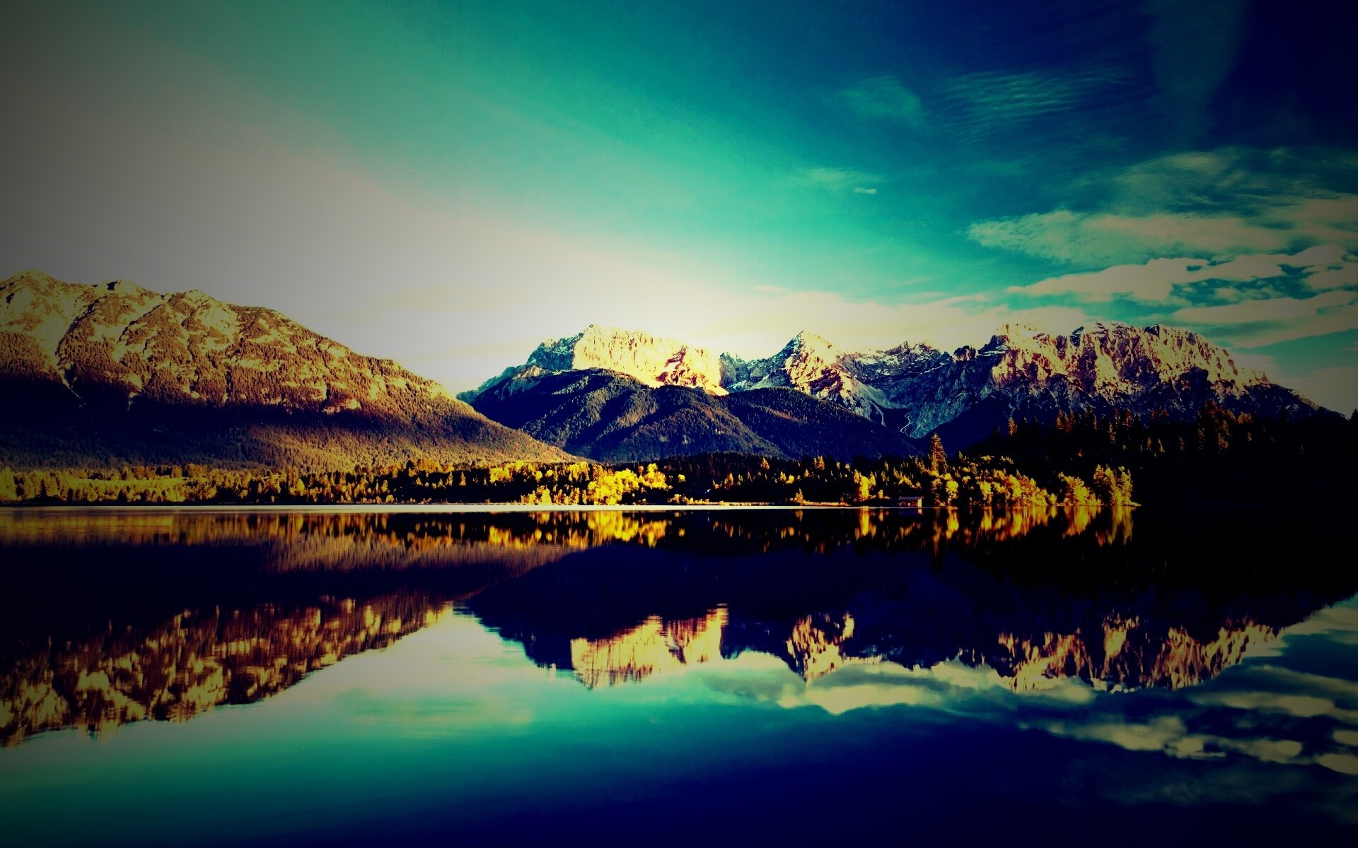 Горы отражаются в озере обои