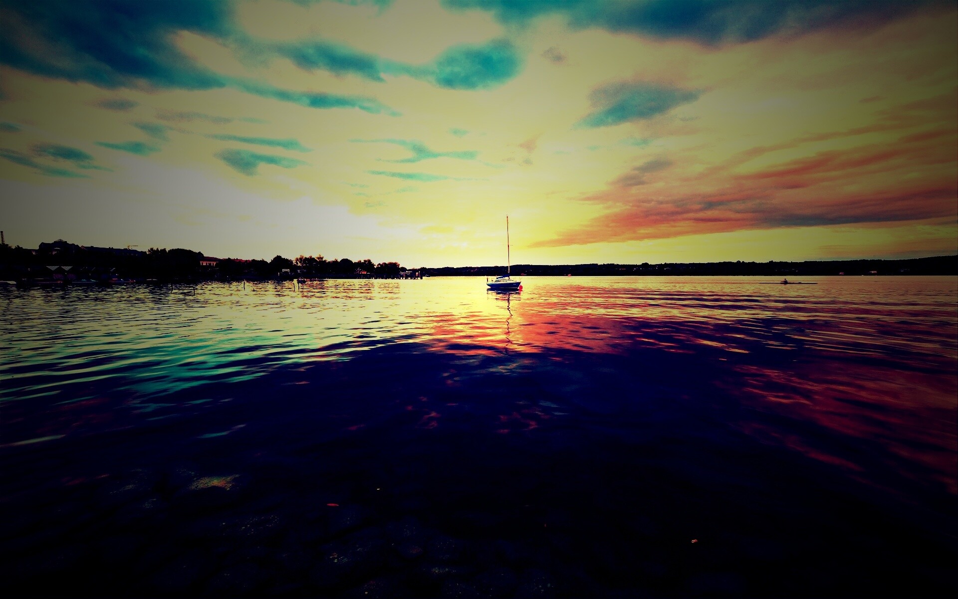 Яхта на озере обои