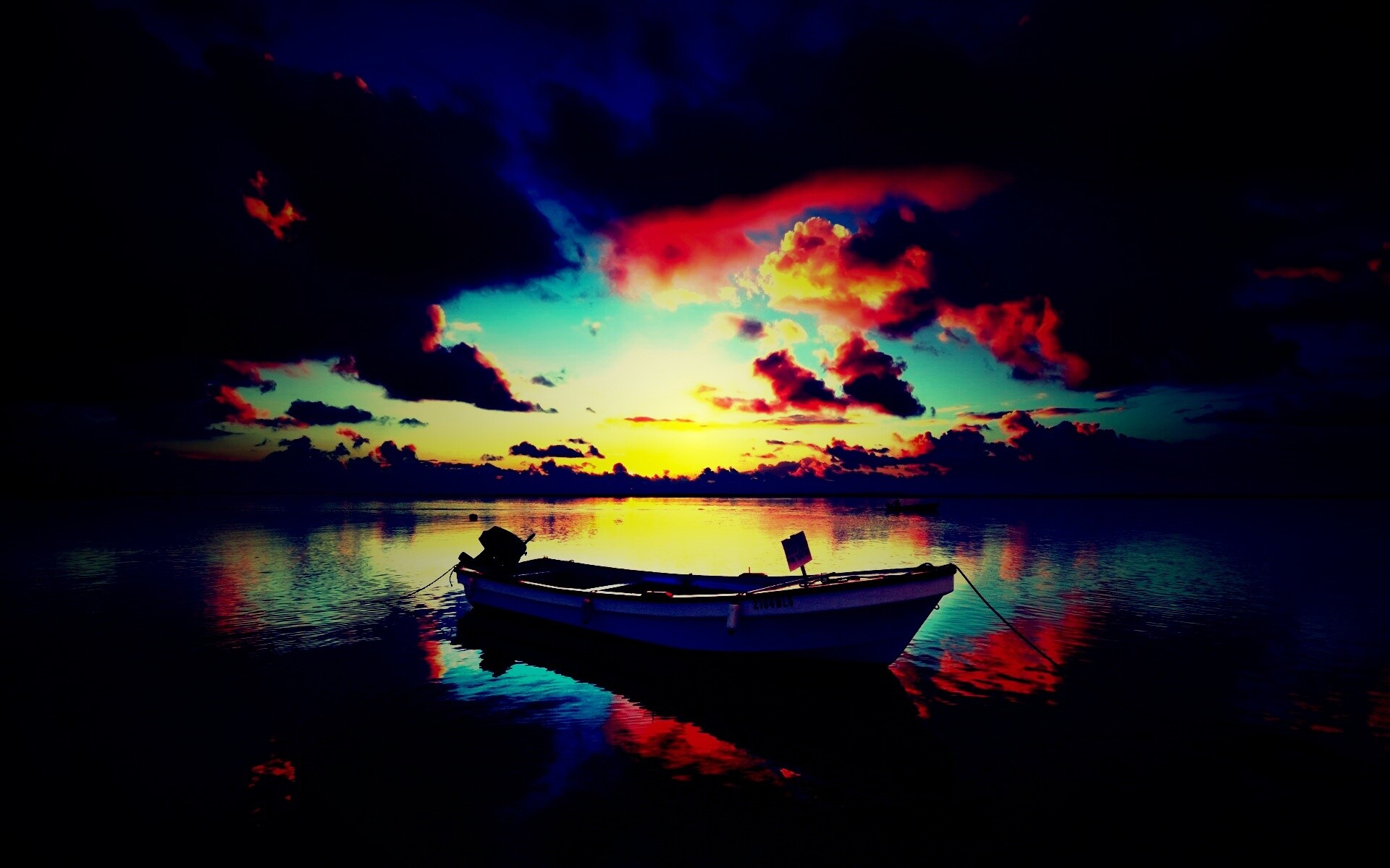 Тучи над озером обои