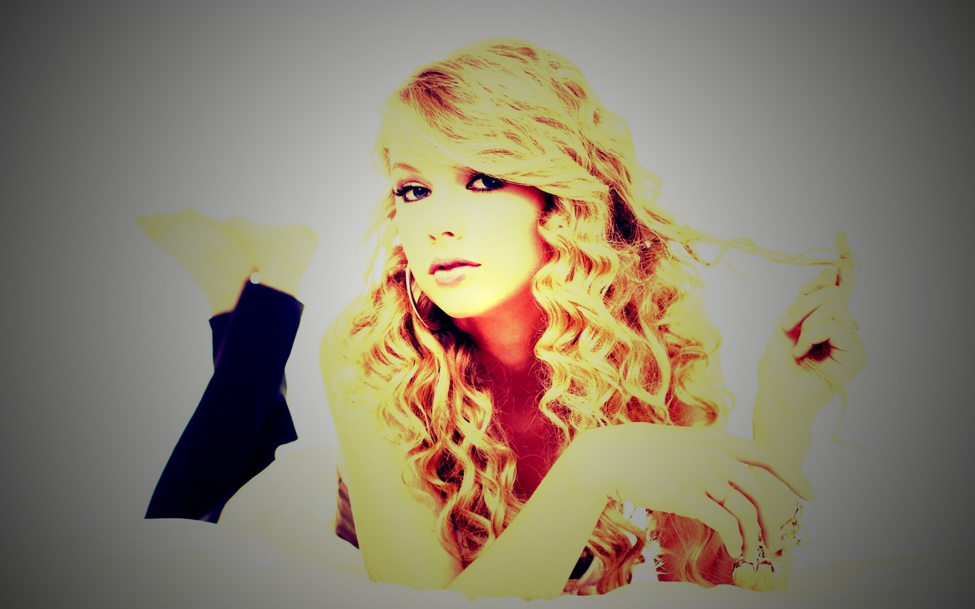 Тэйлор Свифт играет с волсоами обои