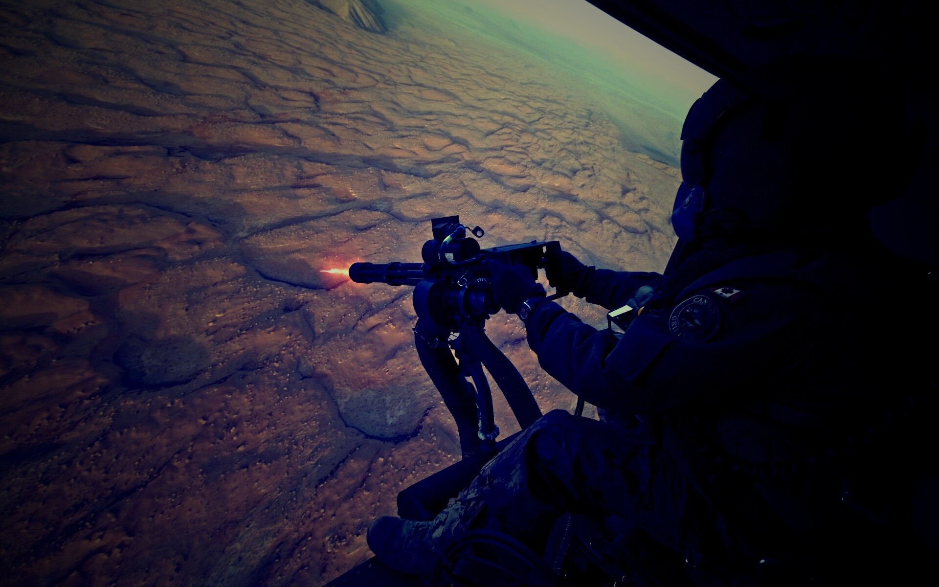 Обстрел с борта вертолета обои