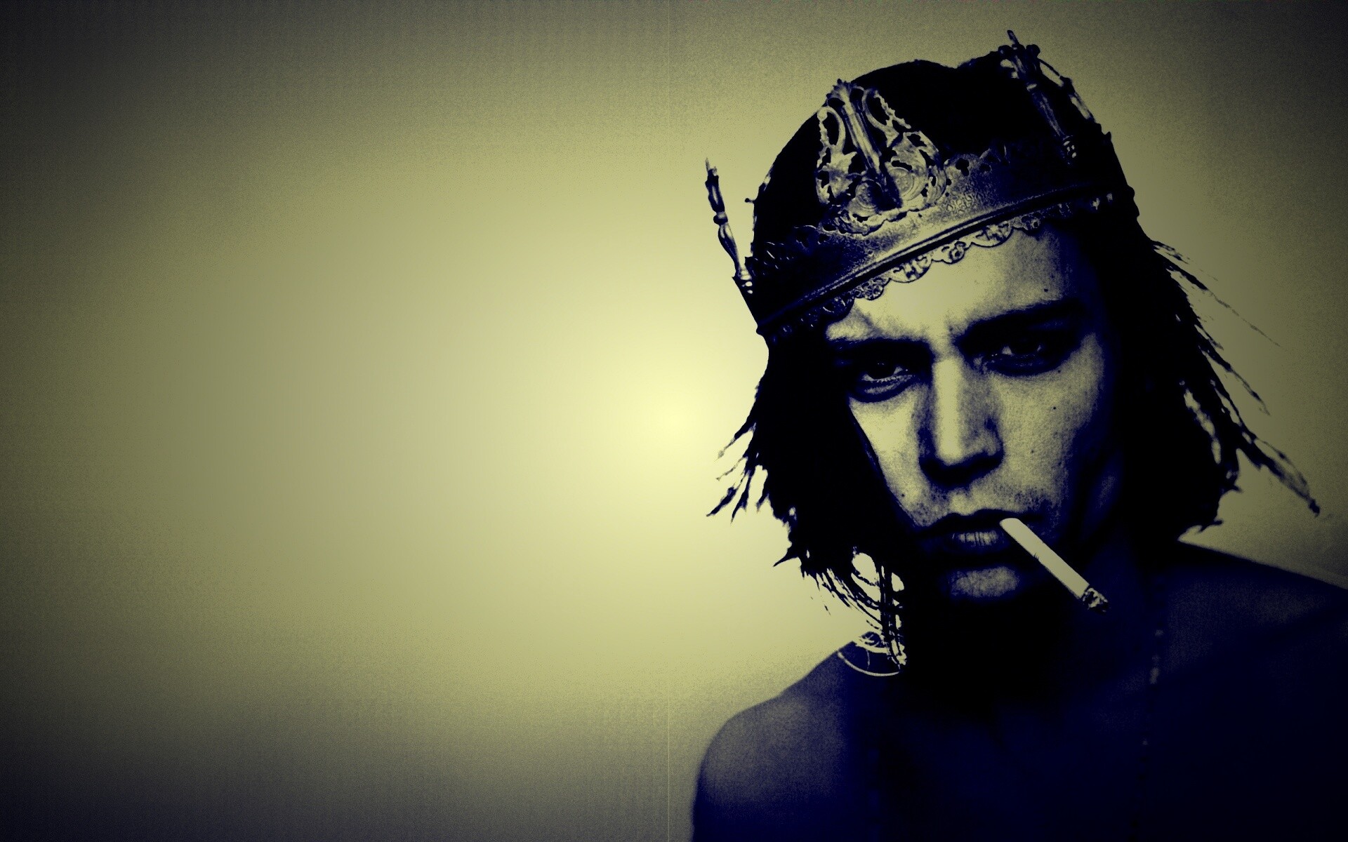 Джонни Депп в короне обои