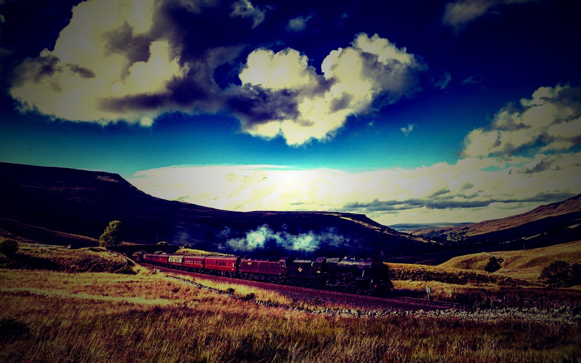 Поезд в долине обои