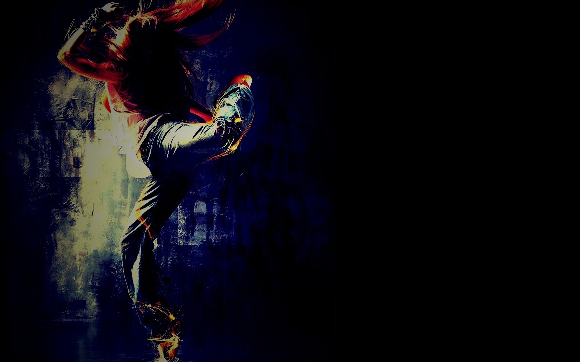 Девушка в диком танце обои