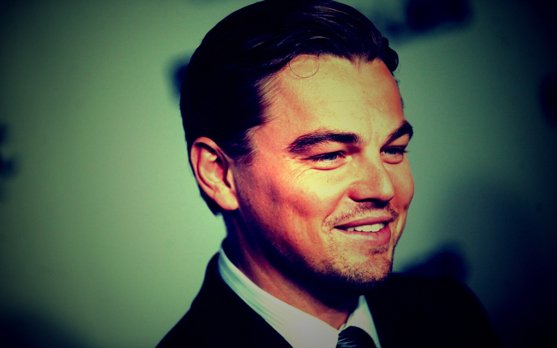 Леонардо Дикаприо в костюме обои