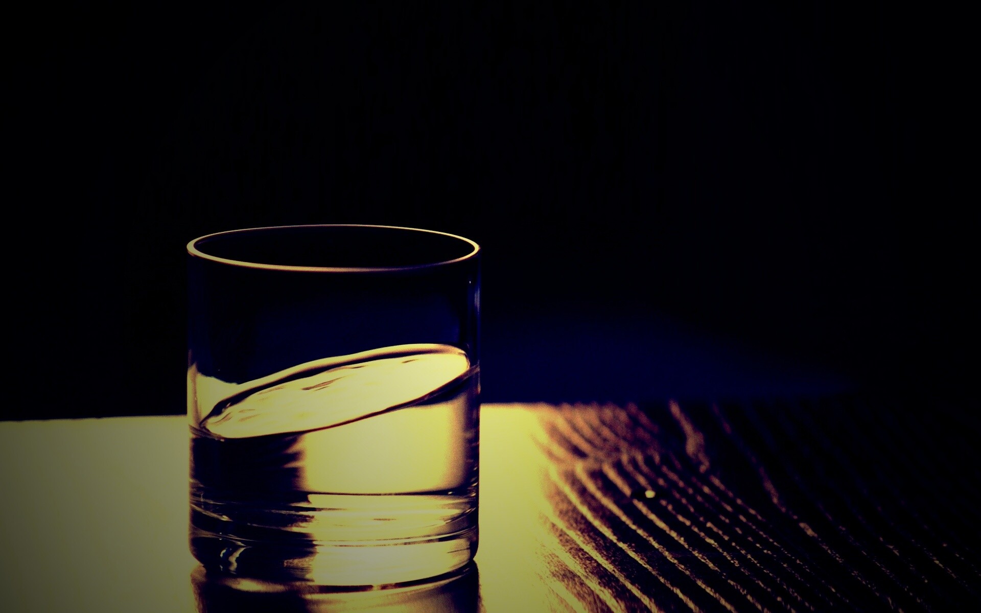 Стакан воды из Начала обои