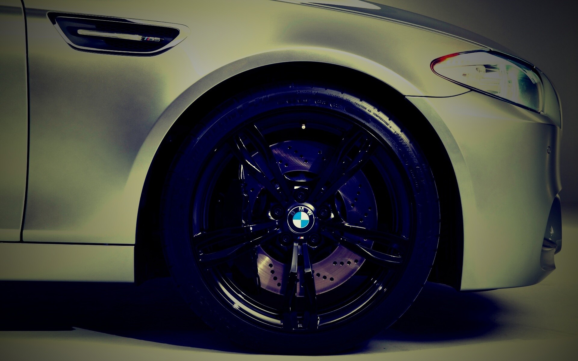 Чёрный литой диск БМВ обои