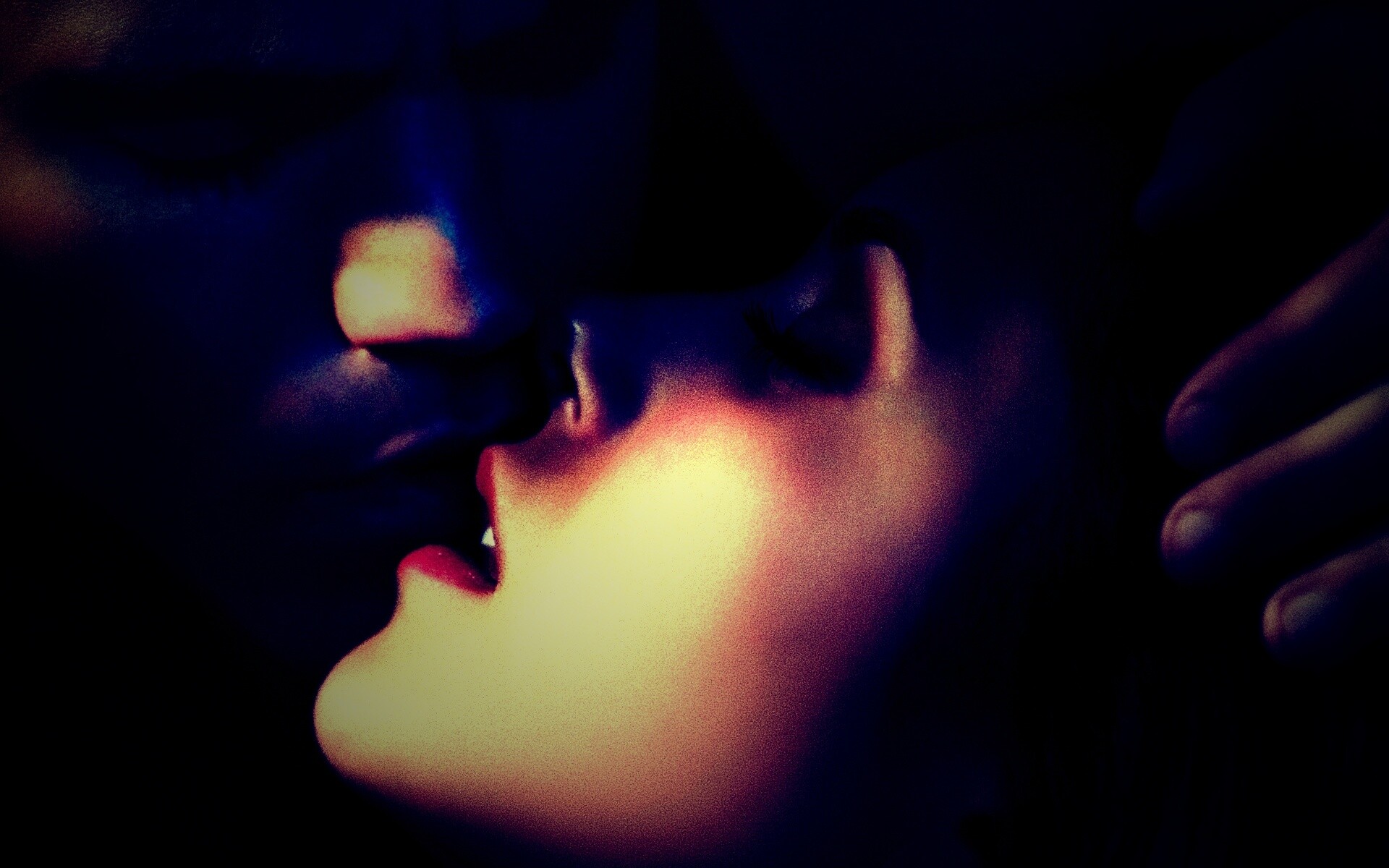 Поцелуй из Дневников Вампира обои