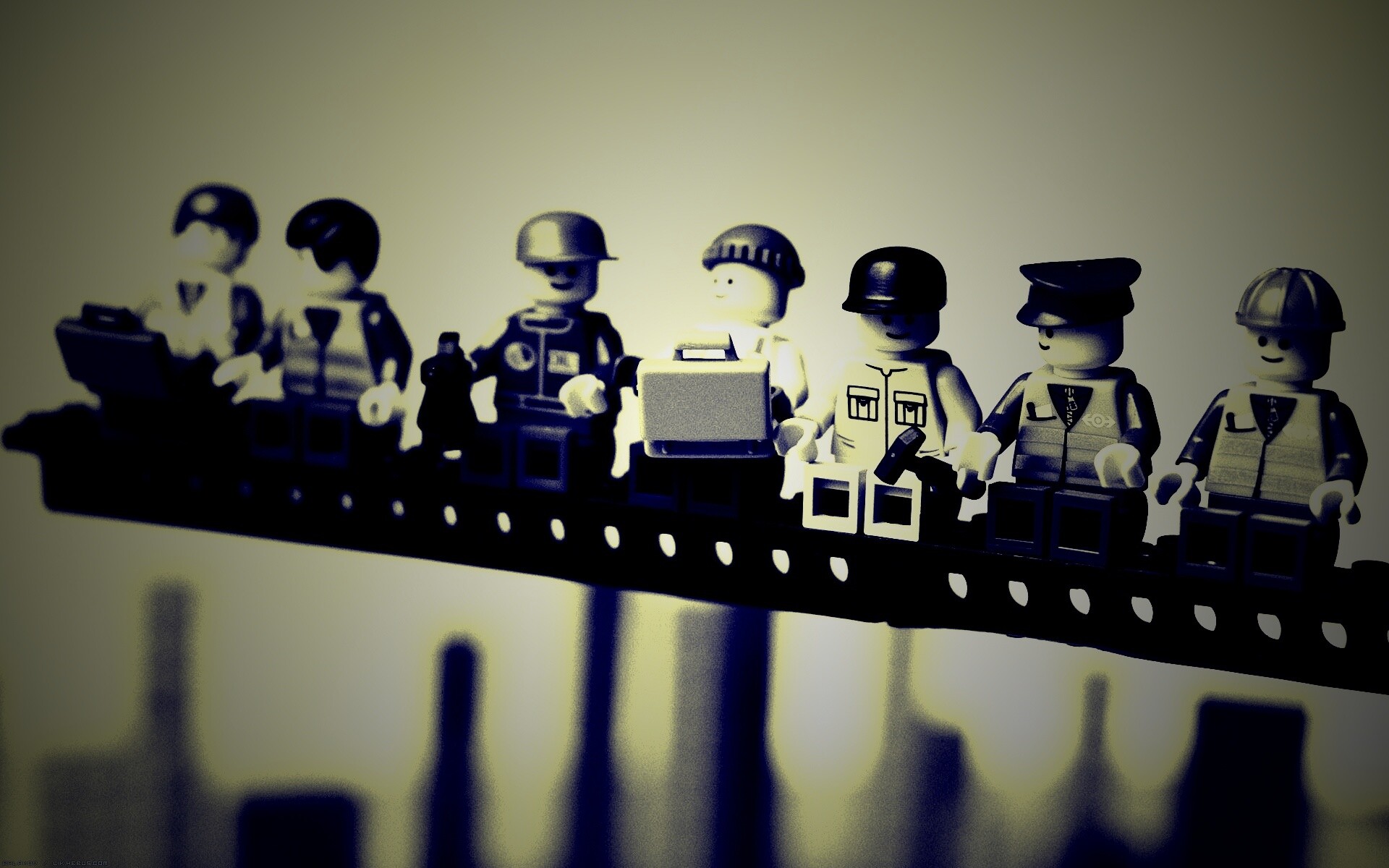 Lego строители обедают на балке обои