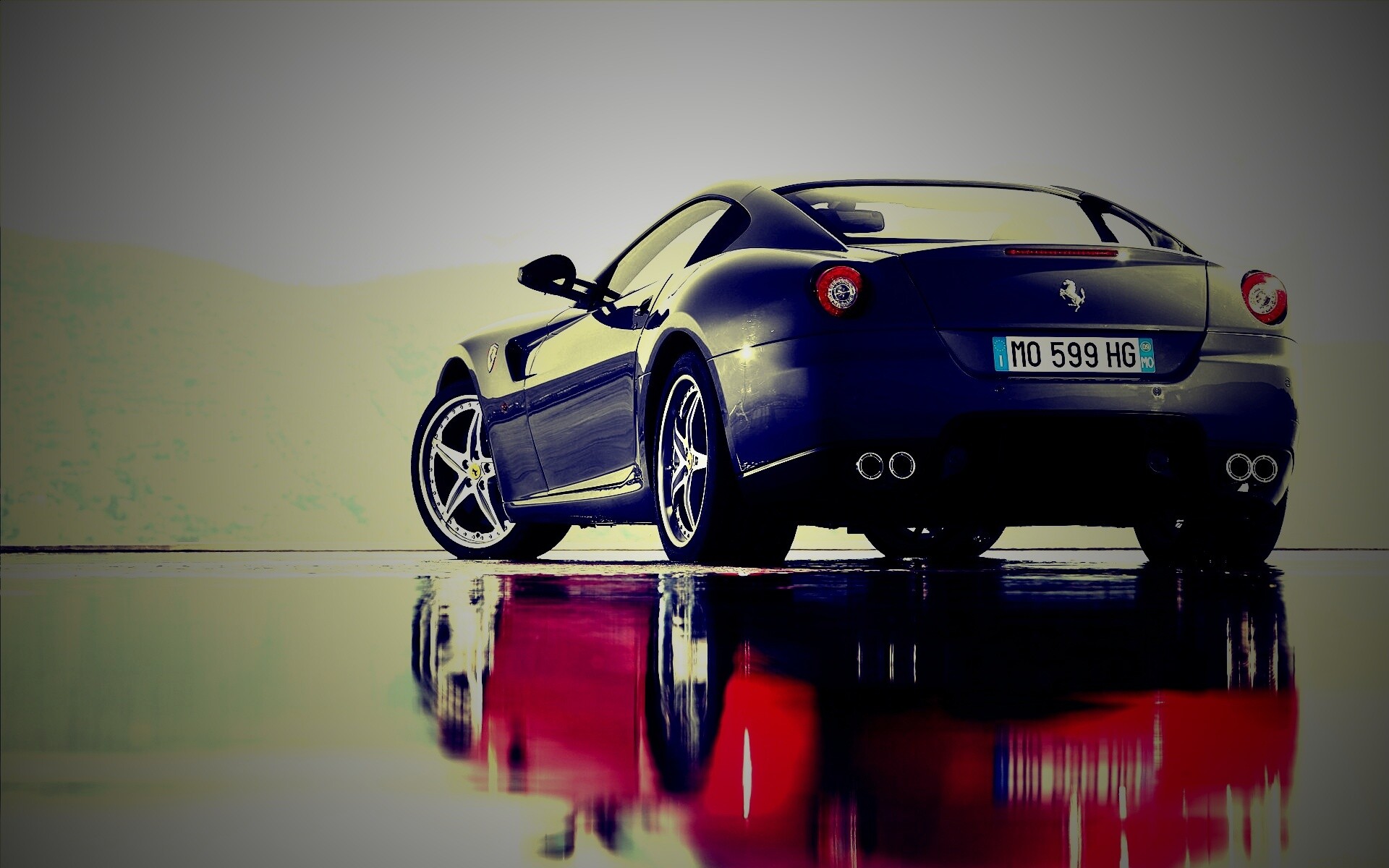 Ferrari в отражении обои