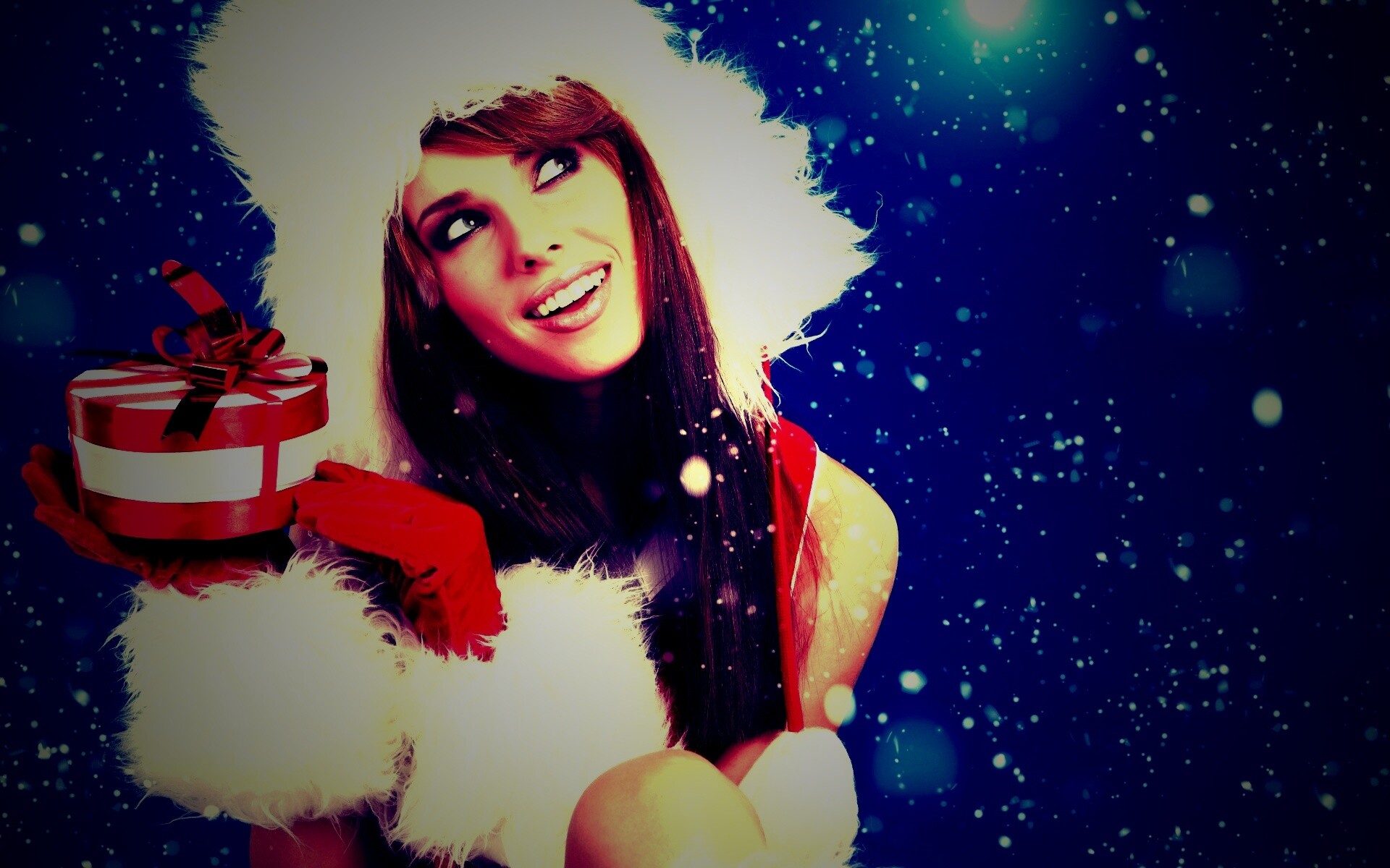 Девушка с новогодним подарком обои