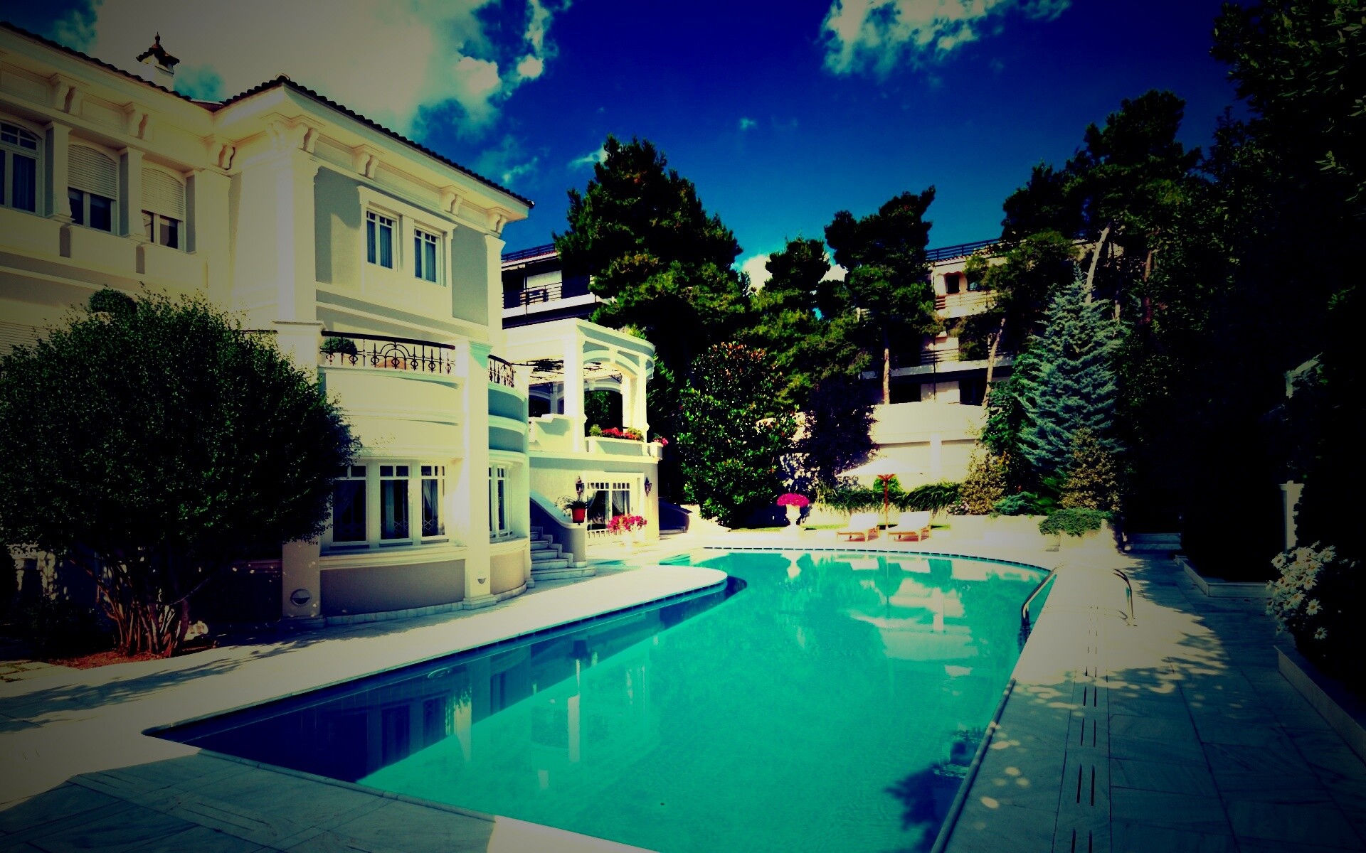 Особняк с бассейном обои